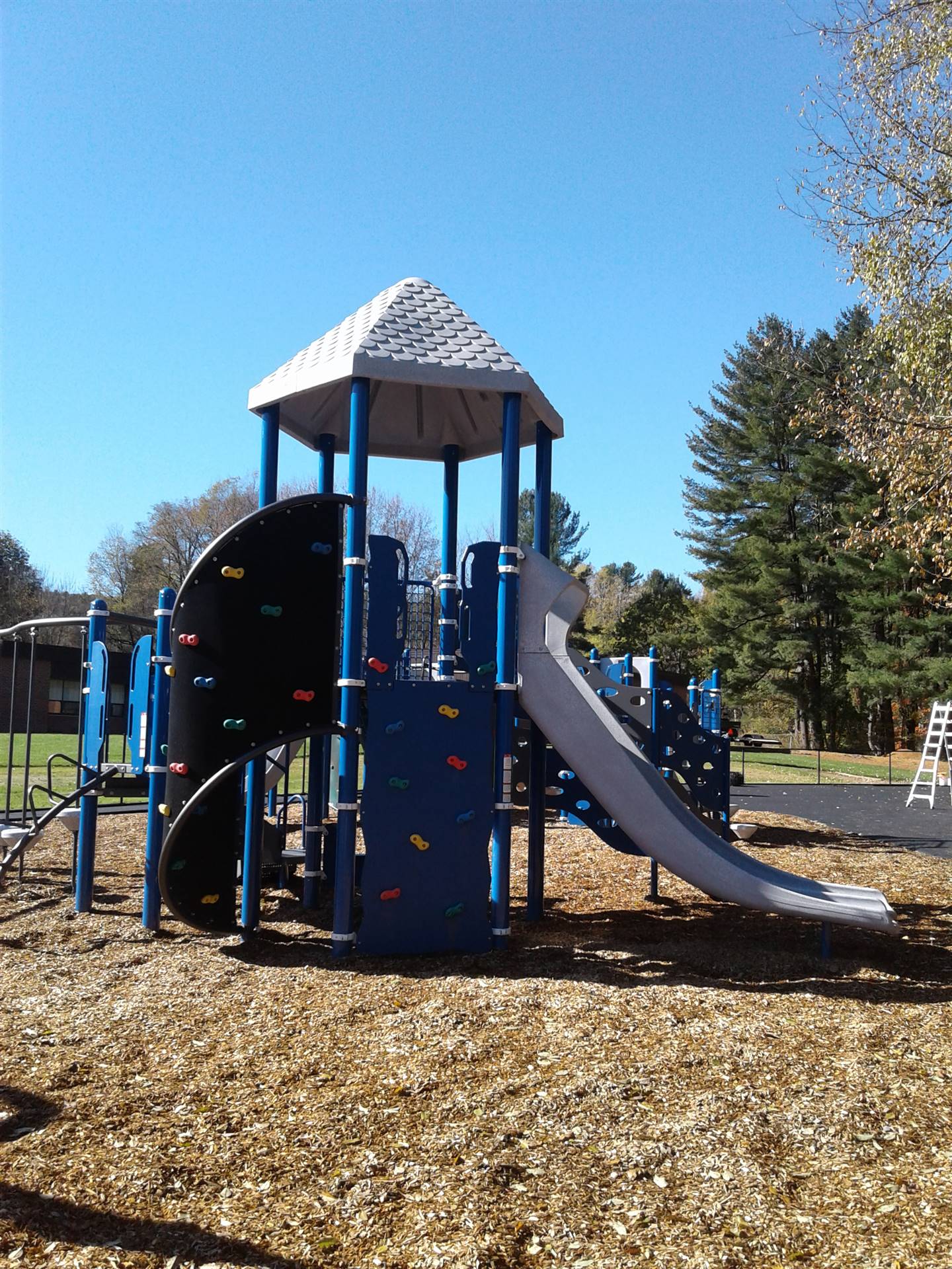 New Greenlawn Playground - Climbing apparatus