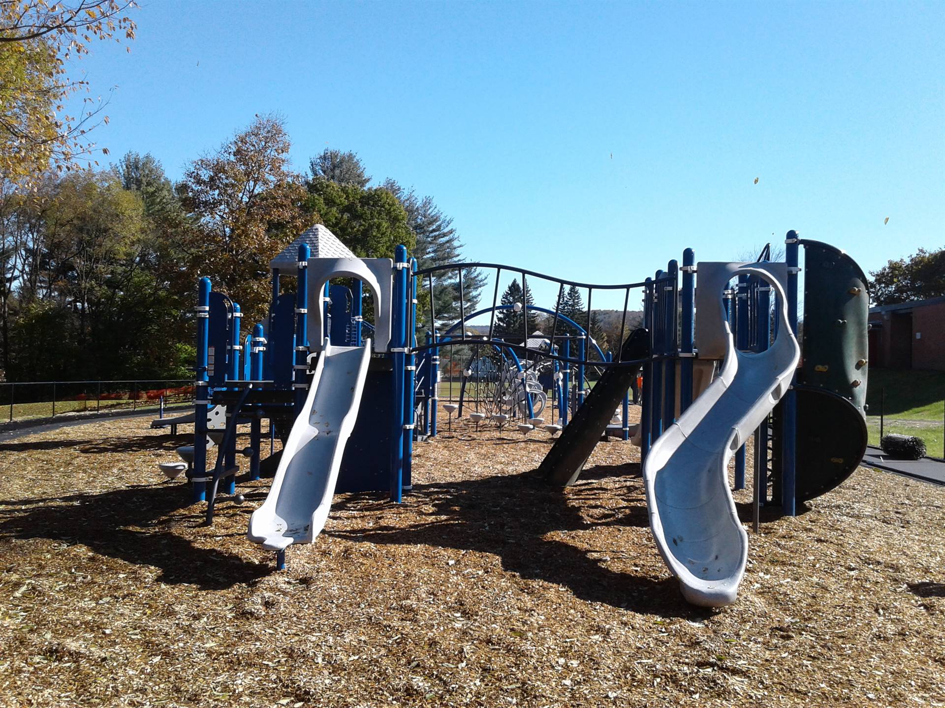 New Greenlawn Playground - Climbing apparatus and slides