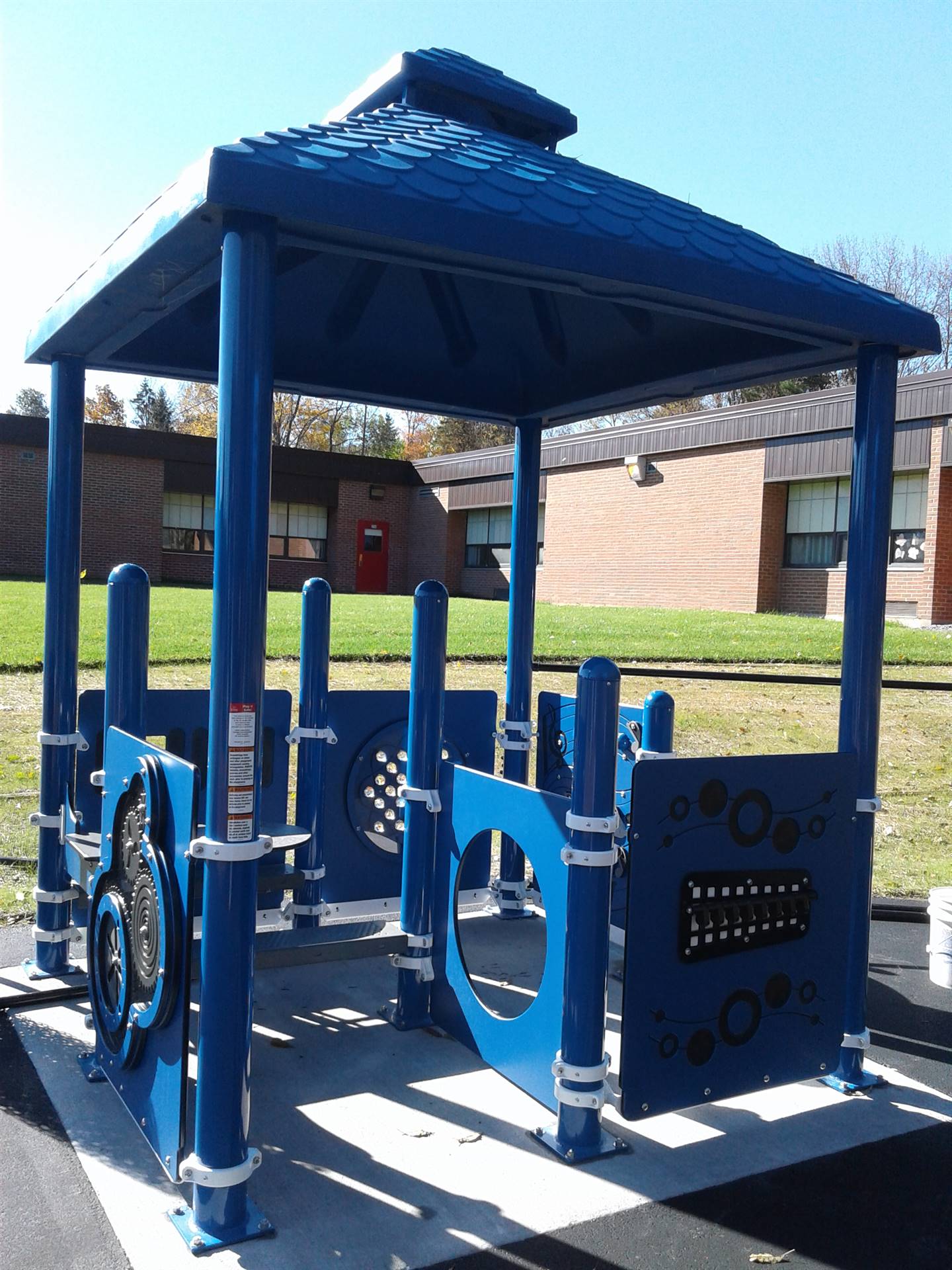 New Greenlawn Playground - sensory hut