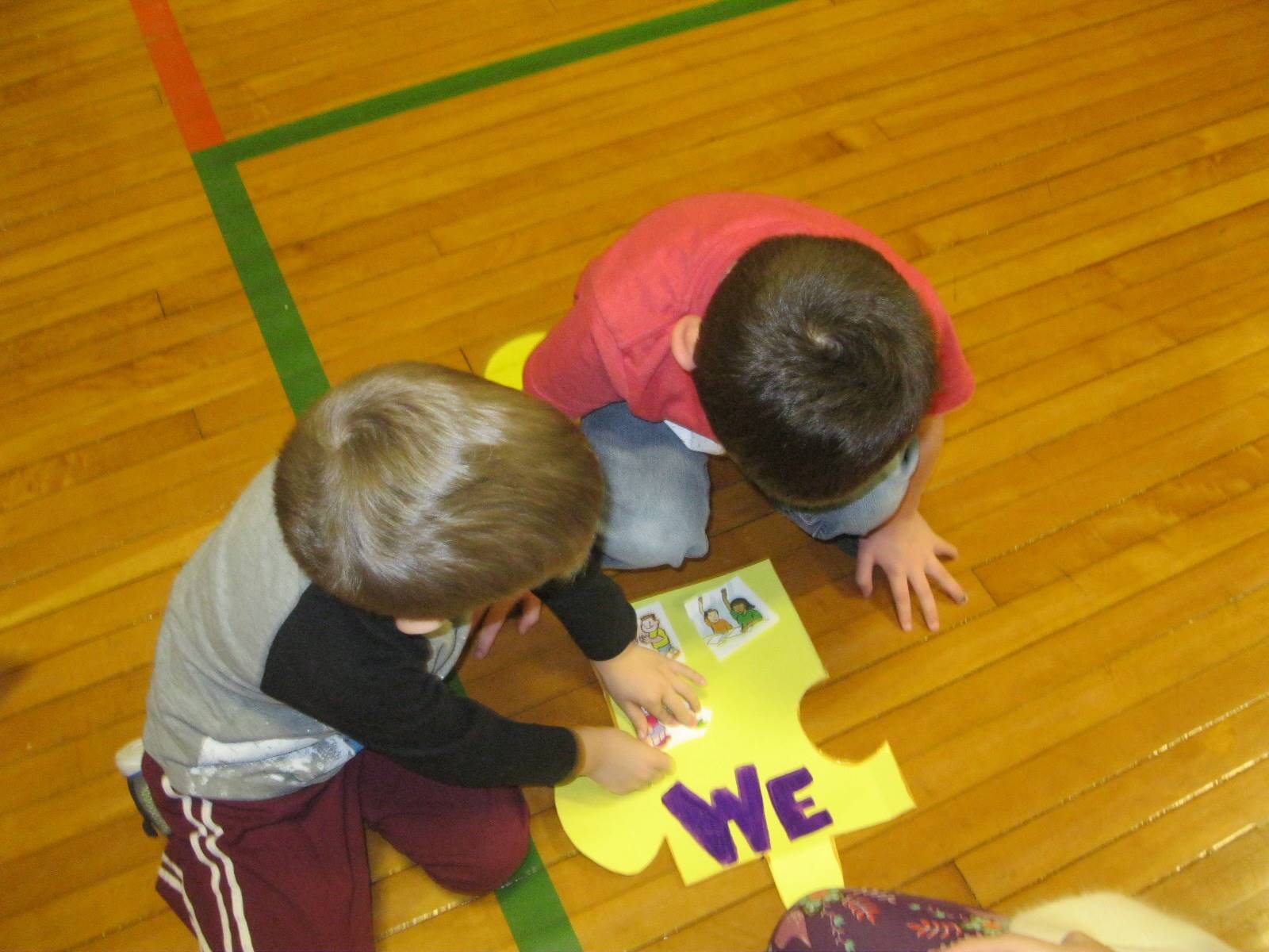 2 students working on a puzzle piece.