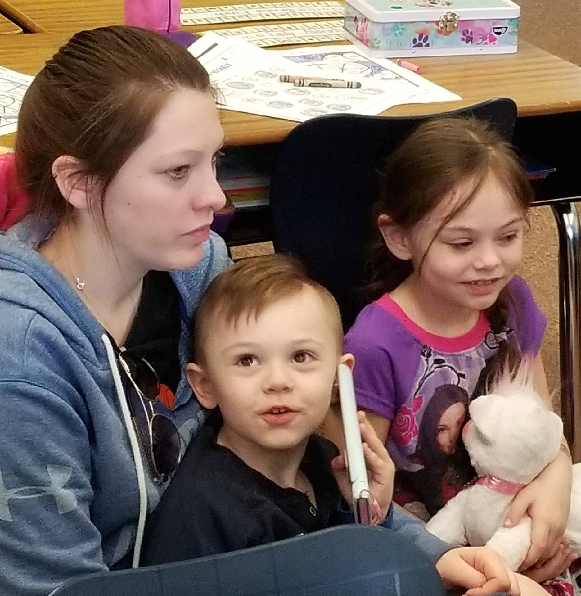 Mother and children listen to story