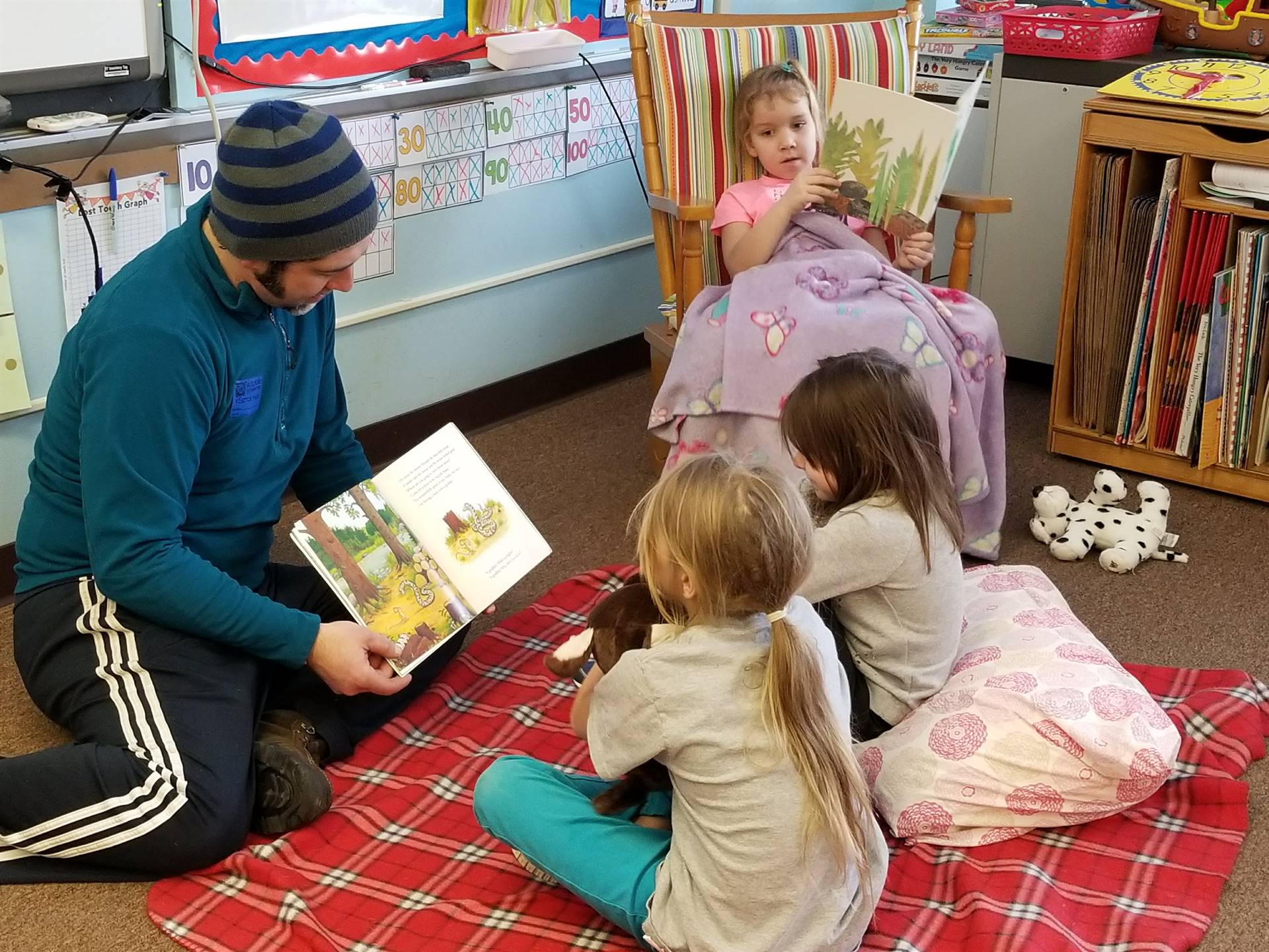 Father reads to group of 1st graders