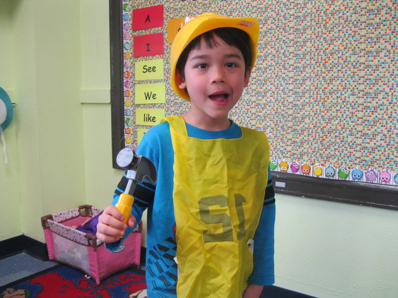 student dressed up as a builder.