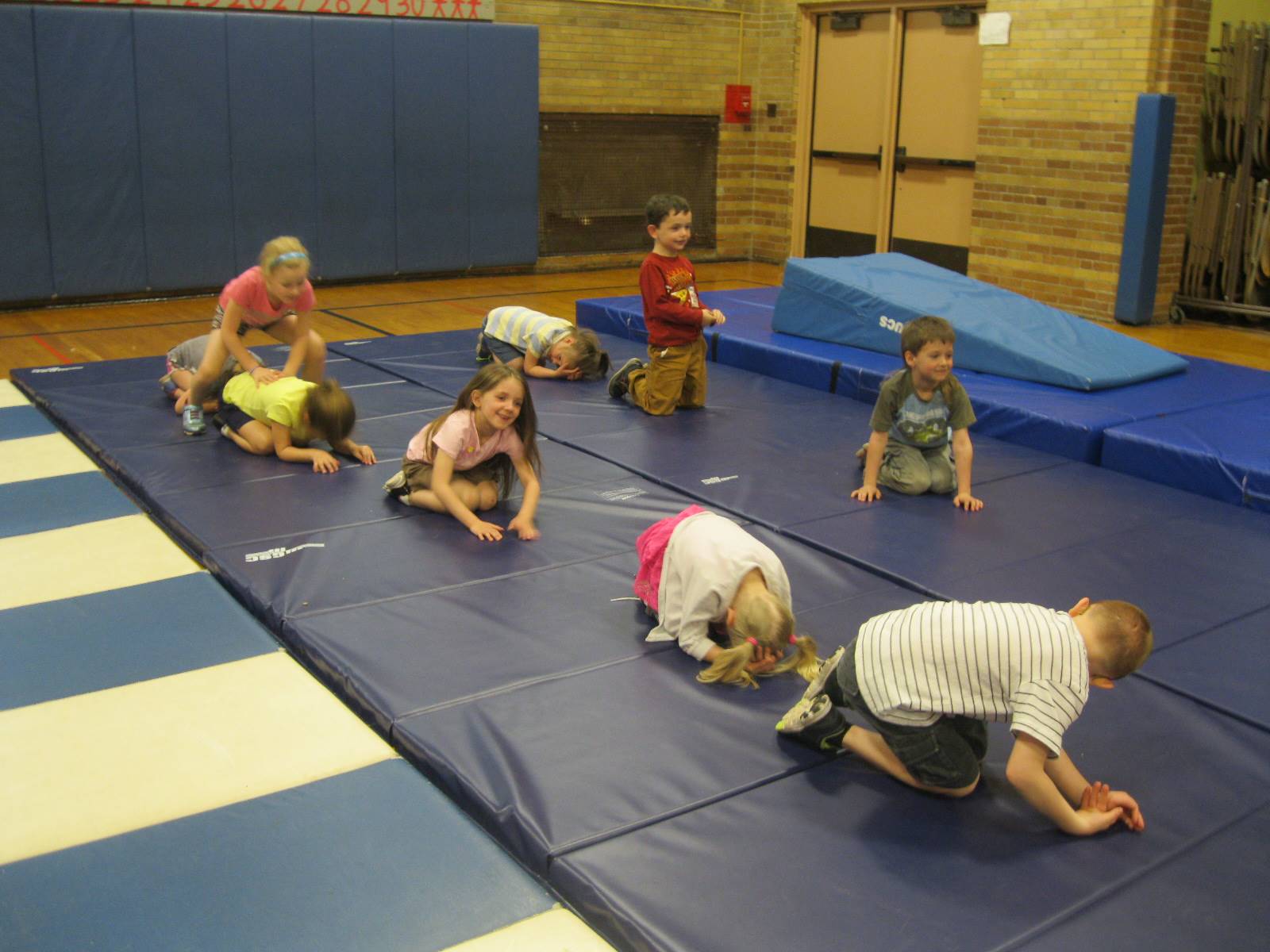 kindergarteners play leapfrog cooperation game.