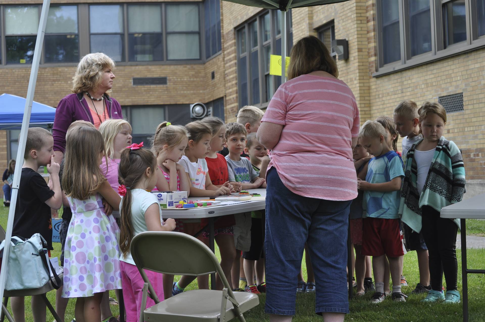 Students at the bug station find ways to make bugs!