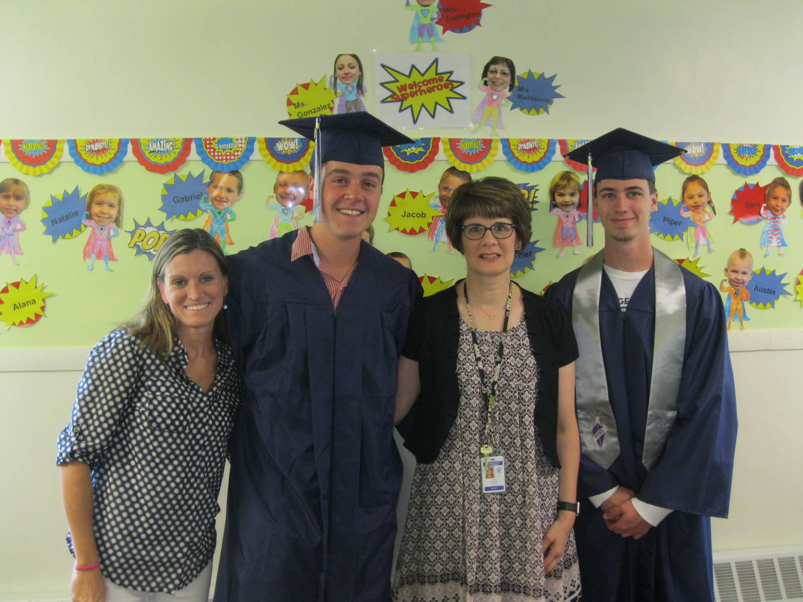 Seniors pose with their former teachers.