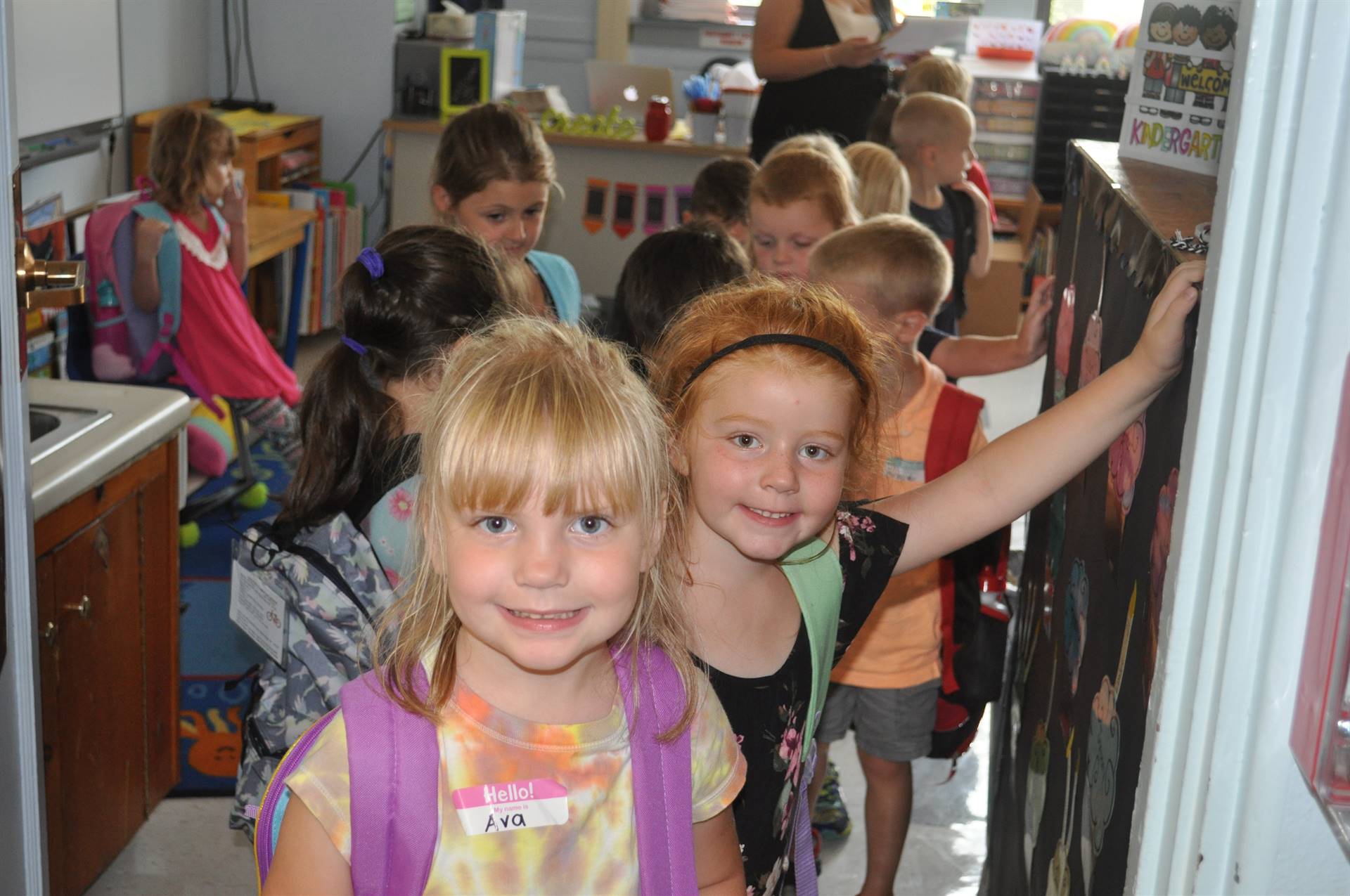 students hang backpacks.