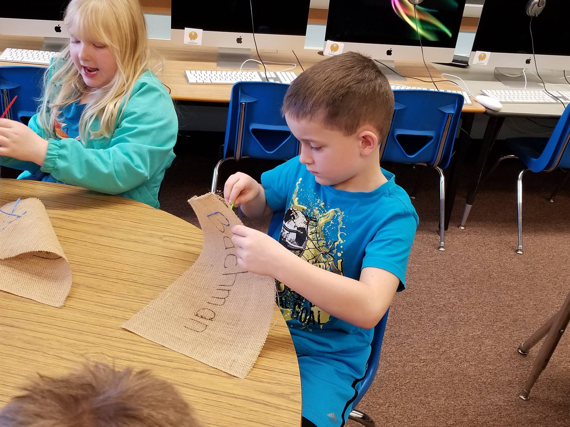 2 students sewing.