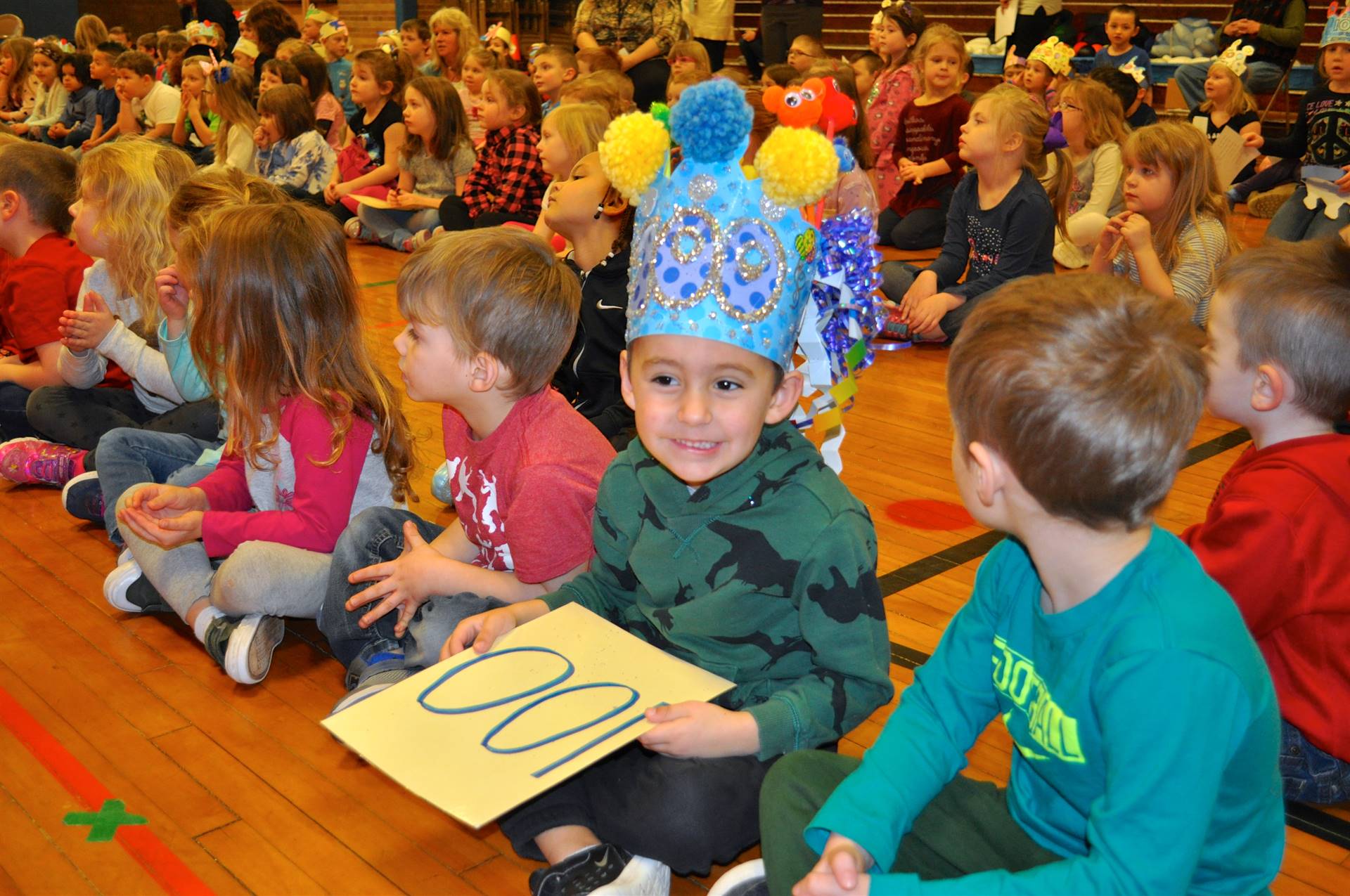 100th student and audience on 100th day celebration.