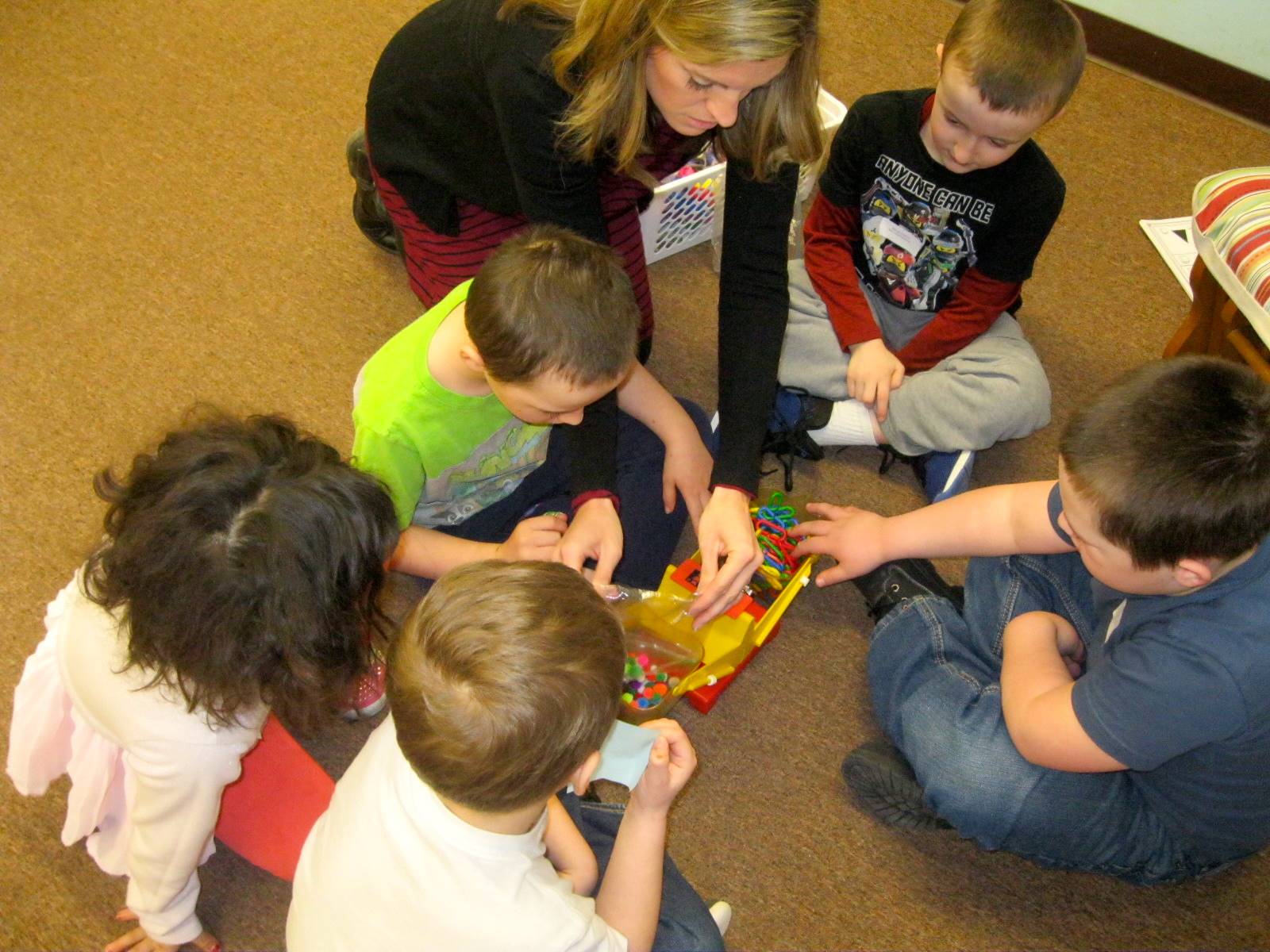 5 students and a teacher figure out which objects weigh more?