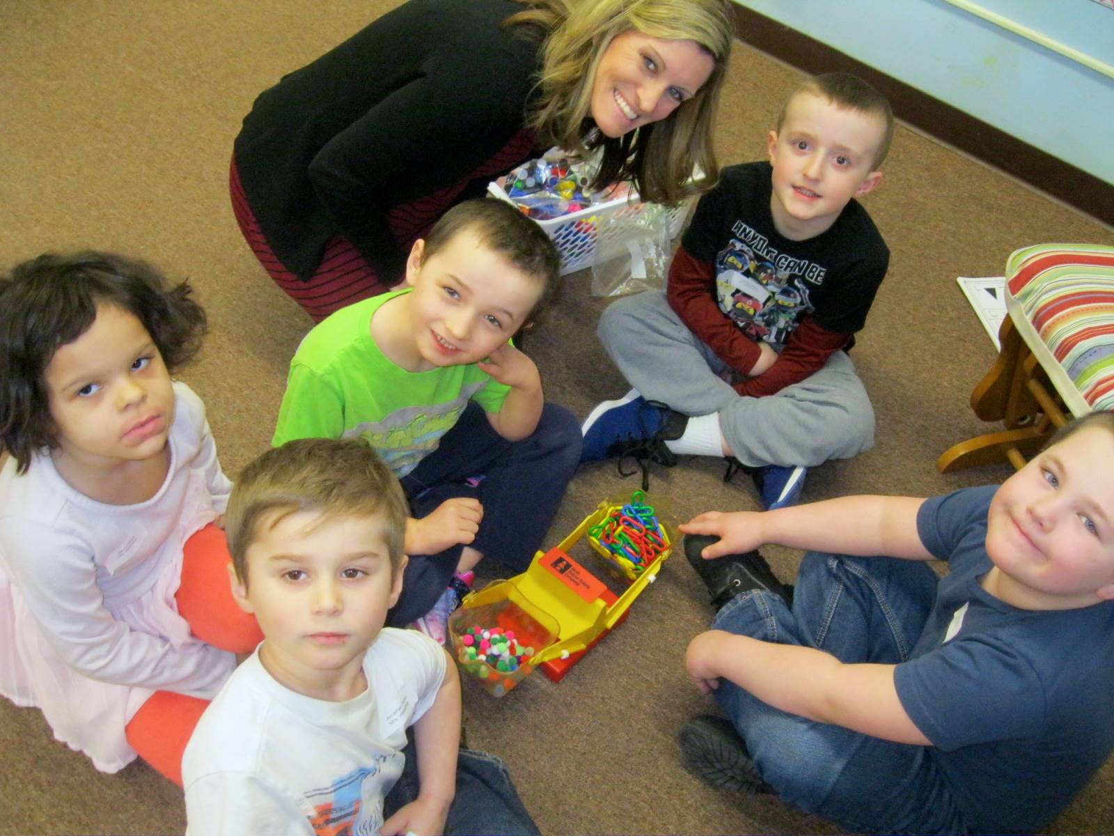 5 students and a teacher figure out which objects weigh more?