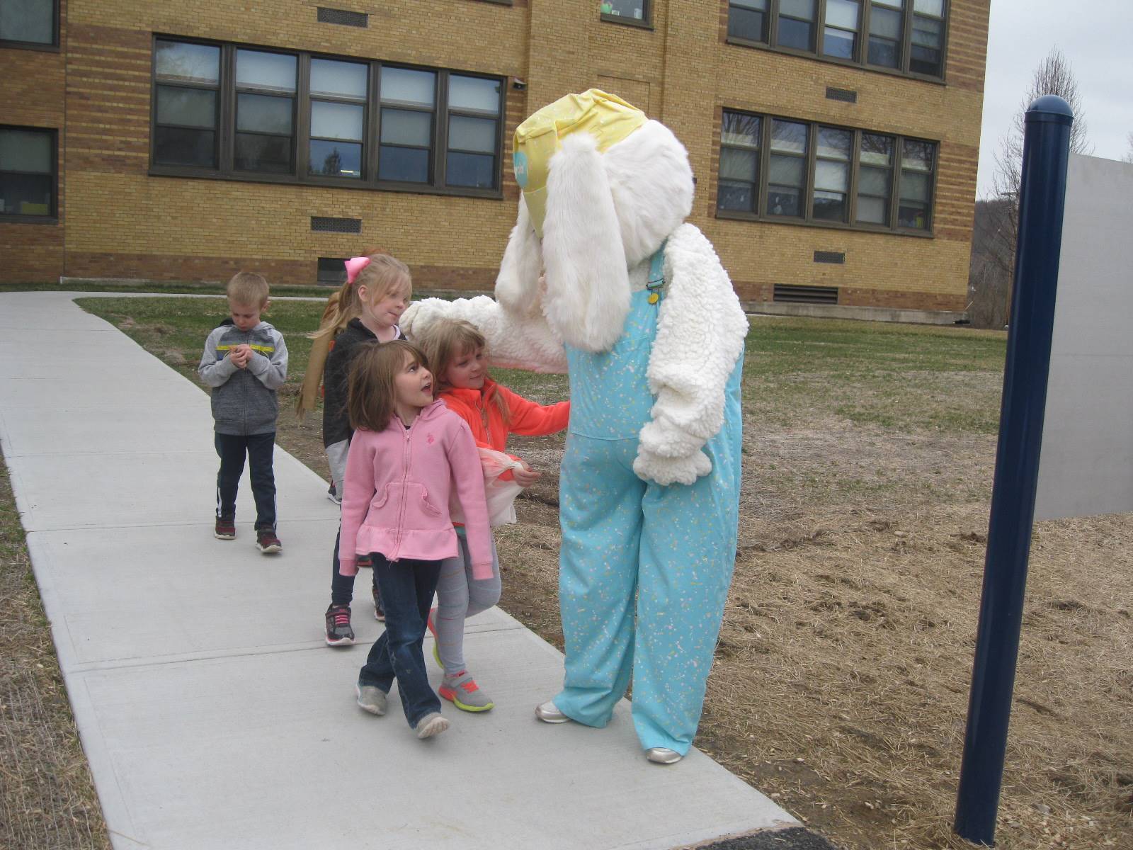 4 students give Easter Bunny a high 5!