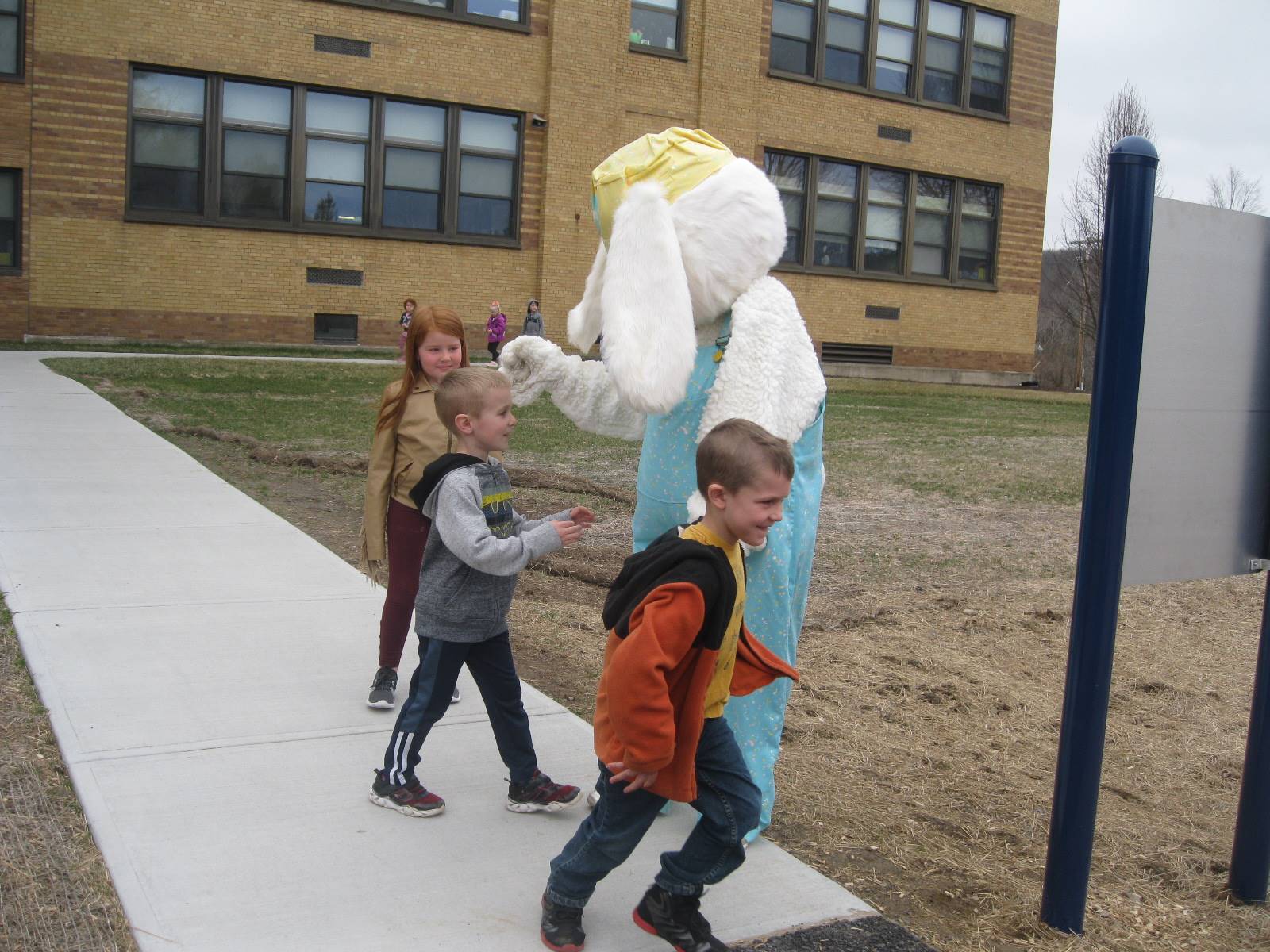 4 students give Easter Bunny a high 5!
