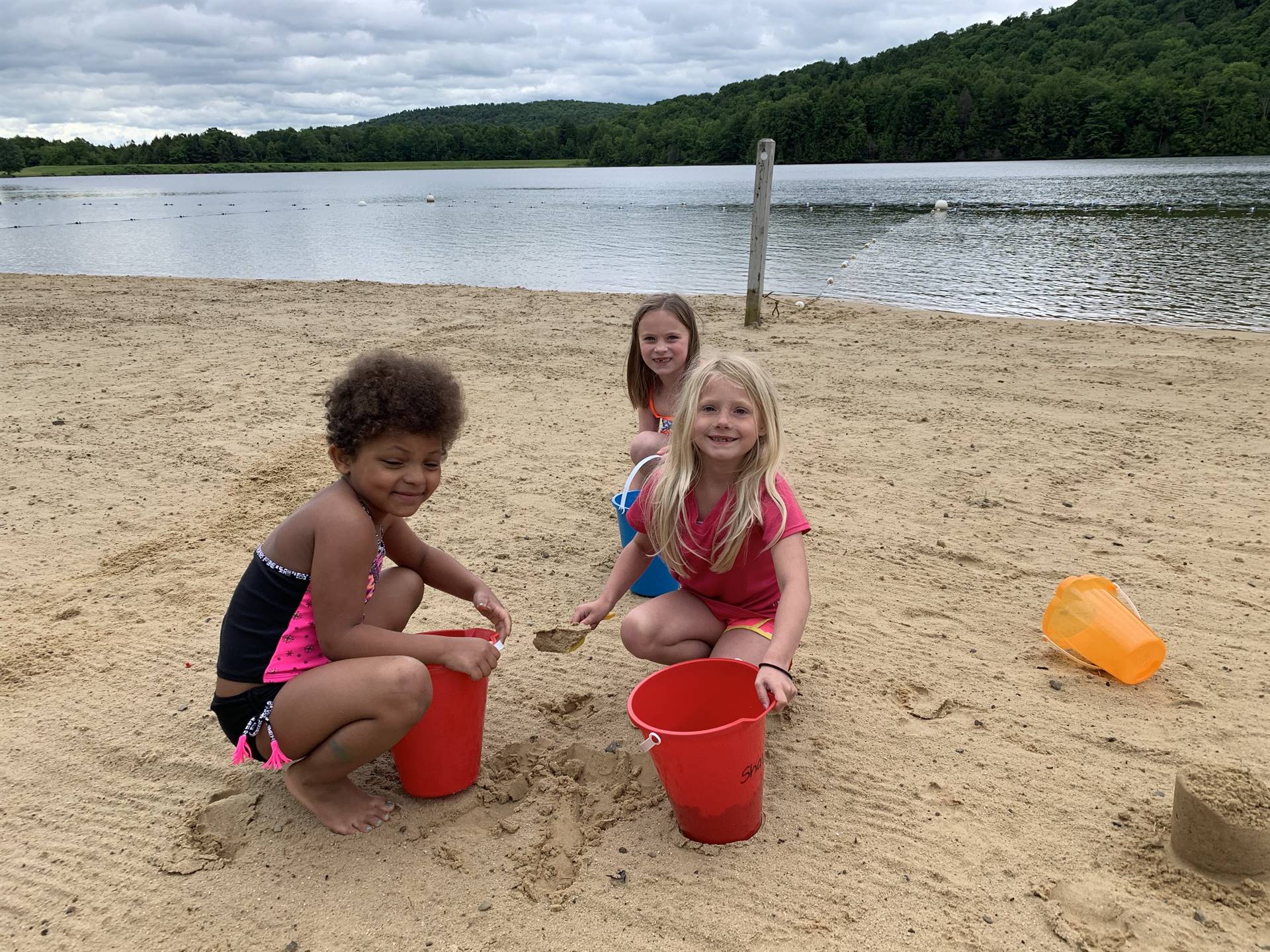 2 students build sand castles.