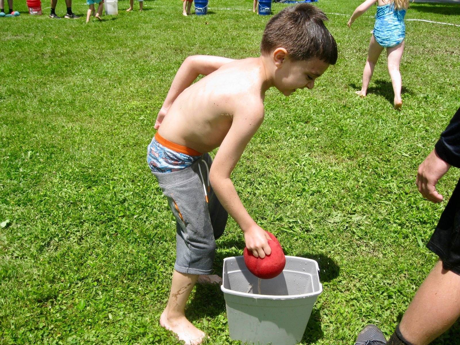 A student gets a sponge.