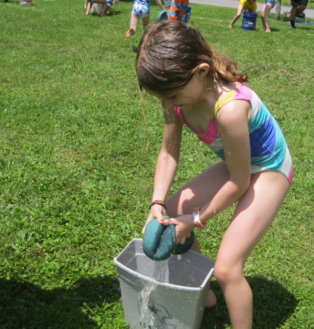 A student gets a sponge.