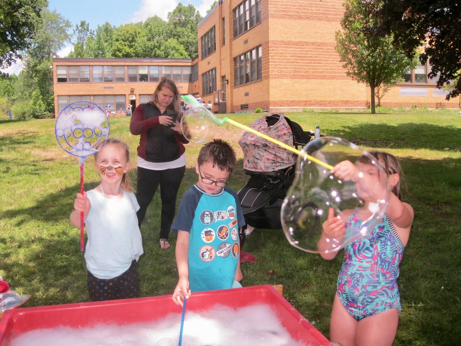 Students play with bubbles.