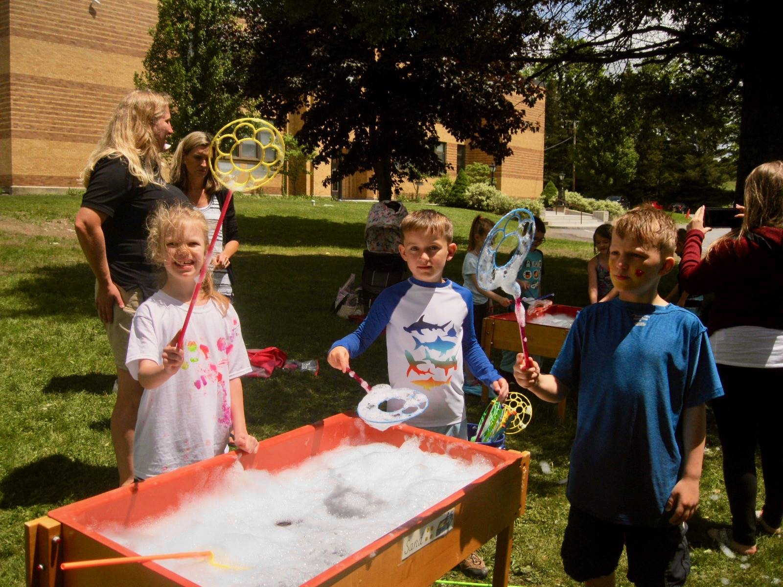 Students play with bubbles.