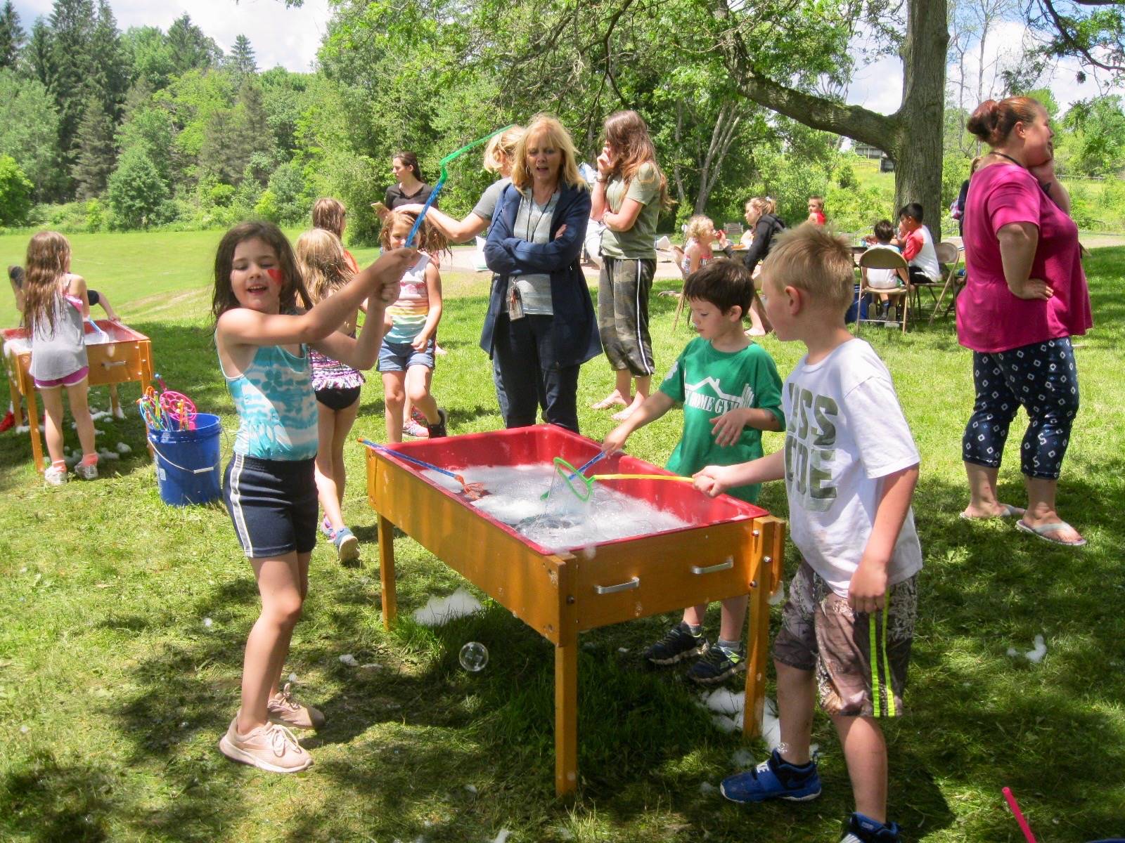 Students play with bubbles.