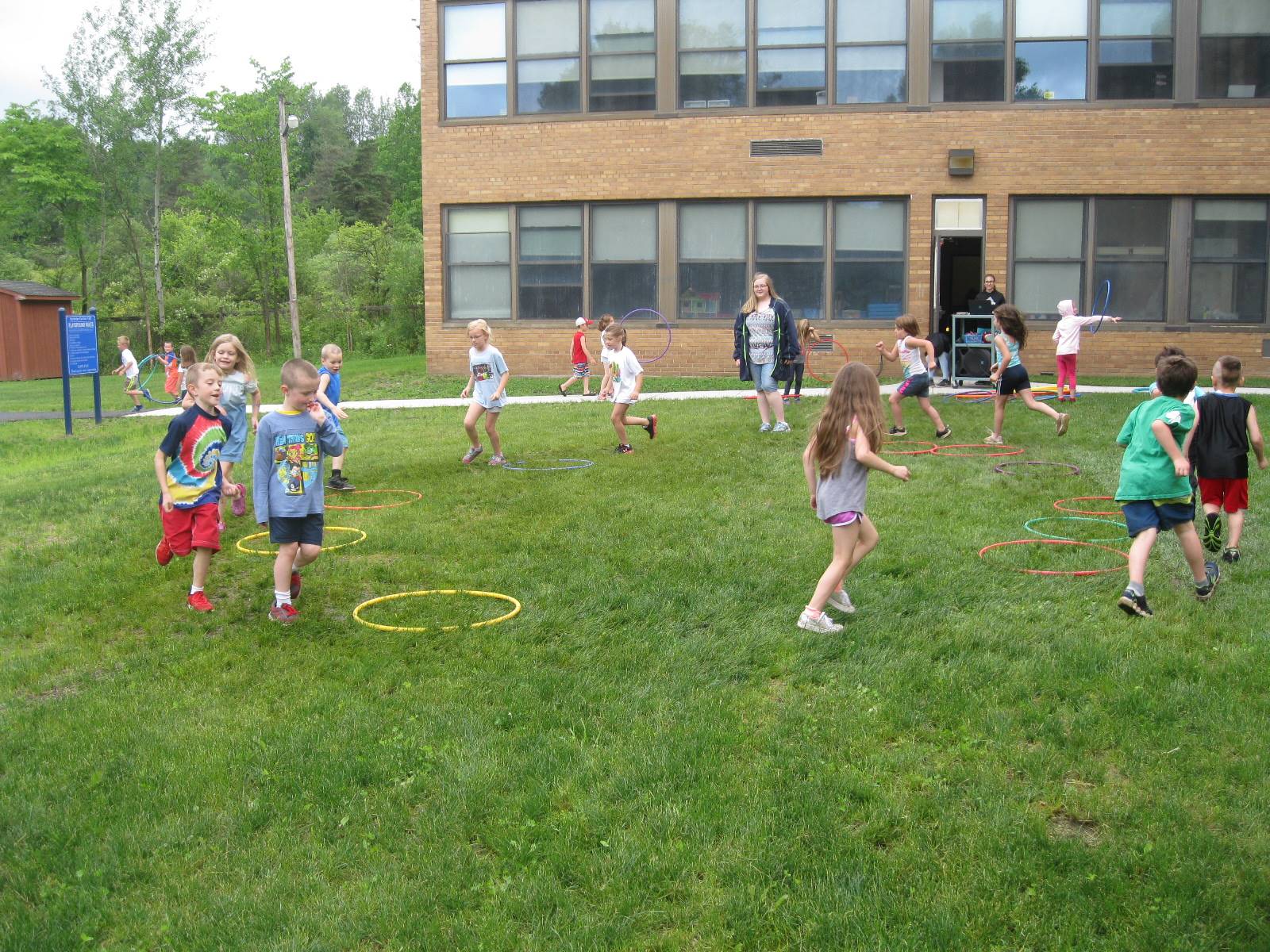 Student group playing hula hoop.