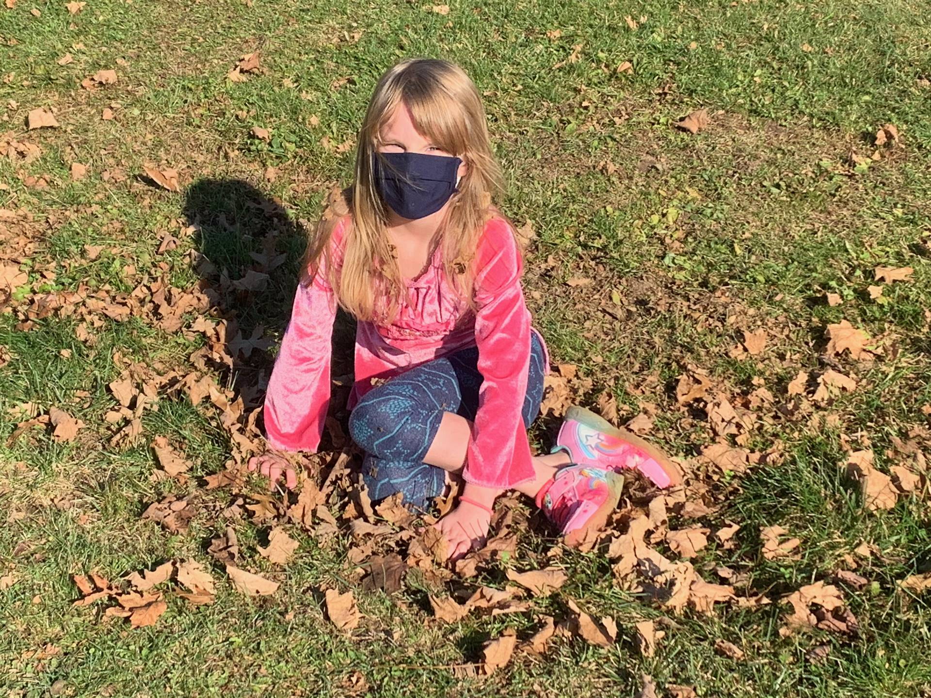 1 child sitting in leaves