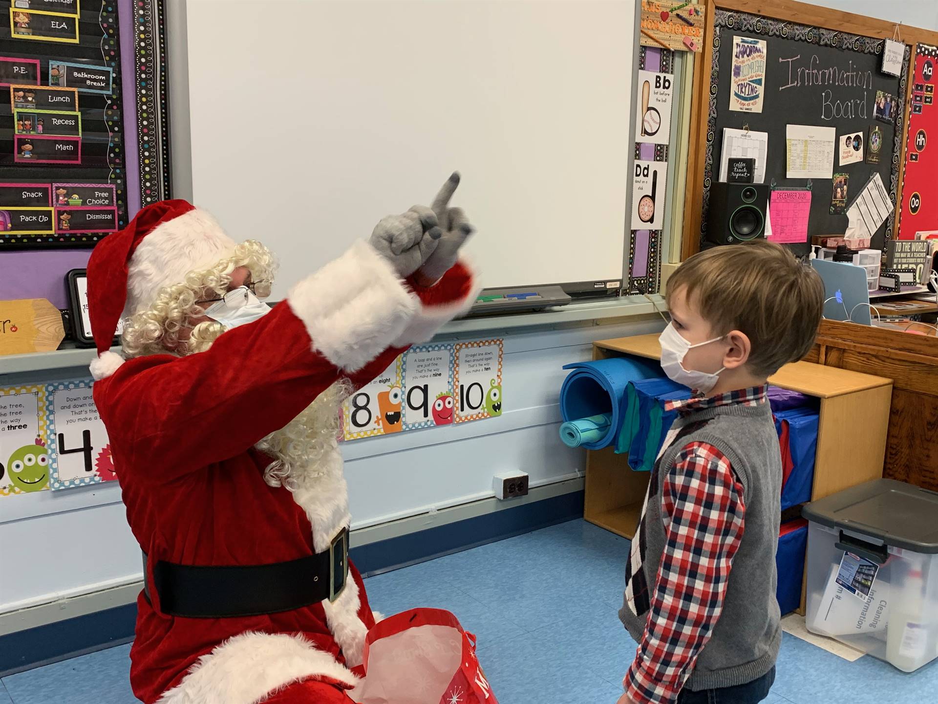 Santa does a magic trick!