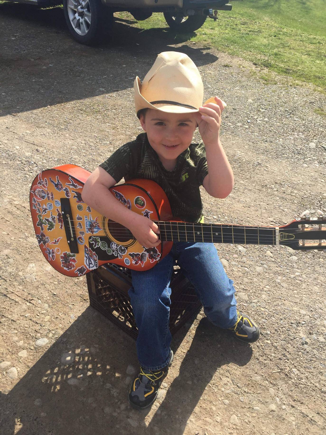 A child with his guitar