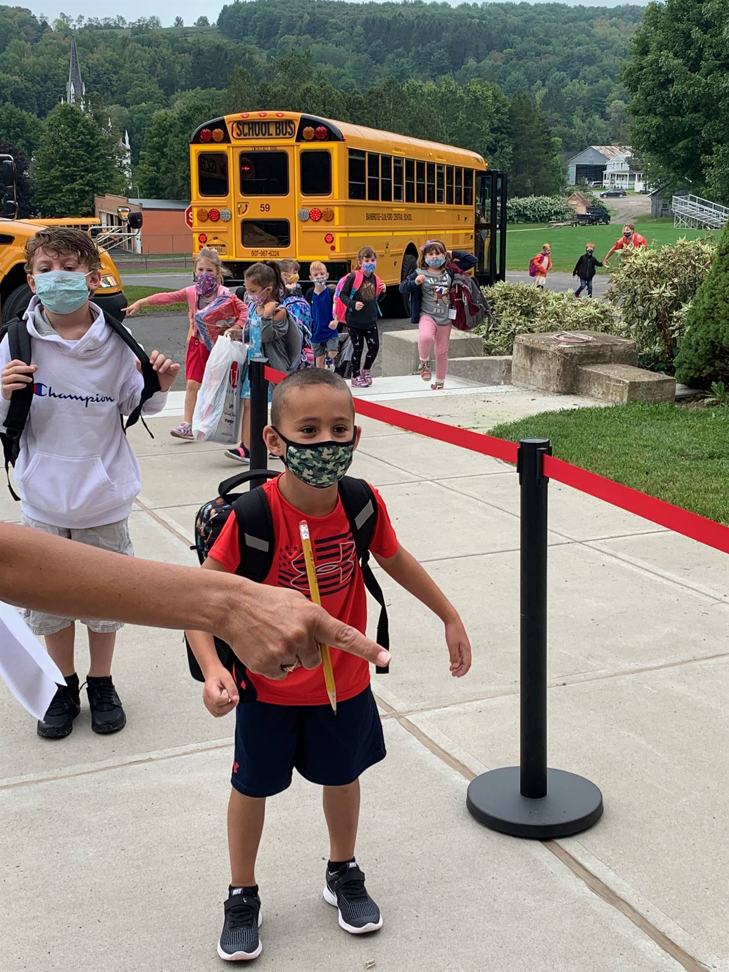 students off bus and entering building