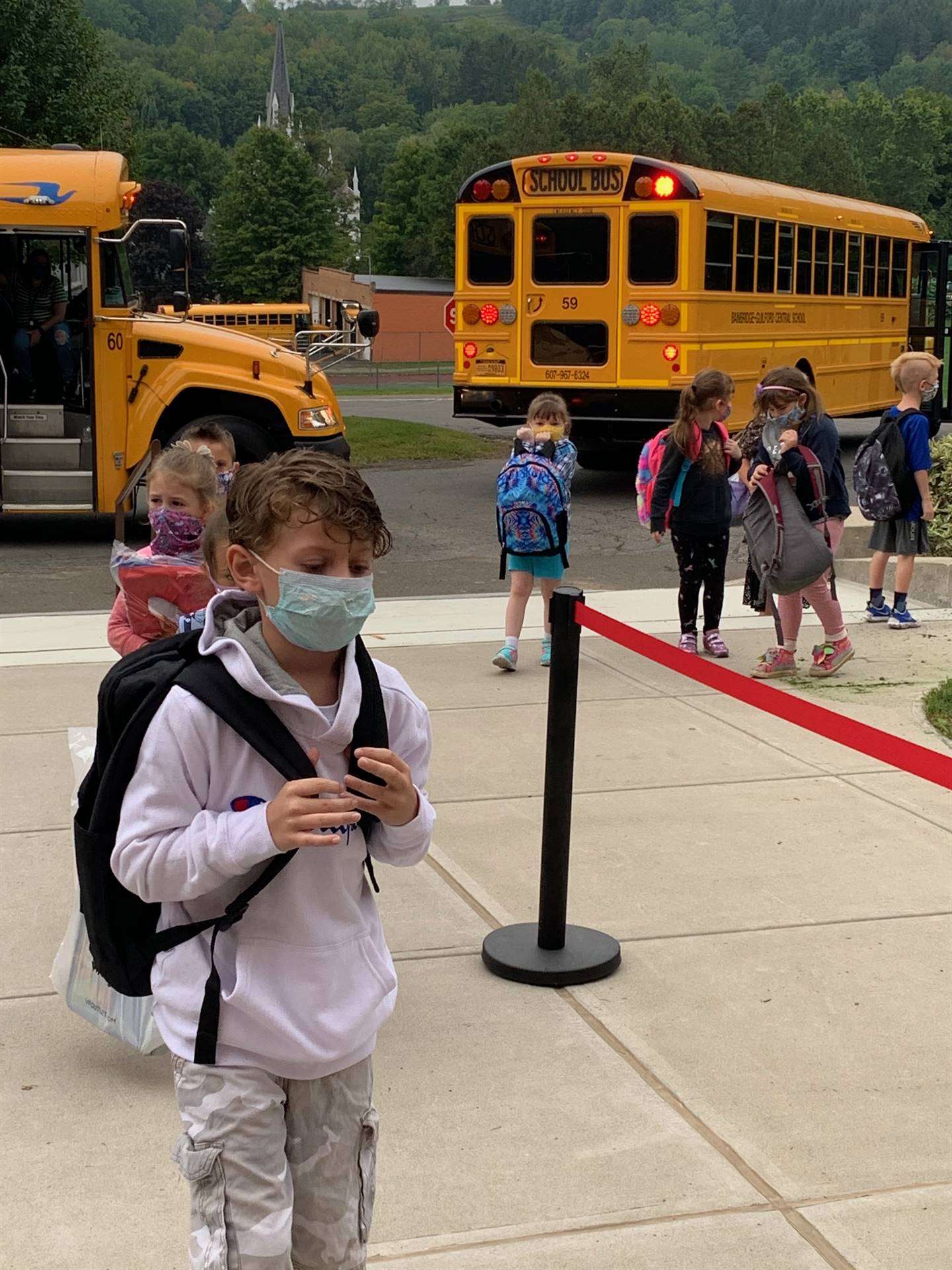 students off bus and entering building