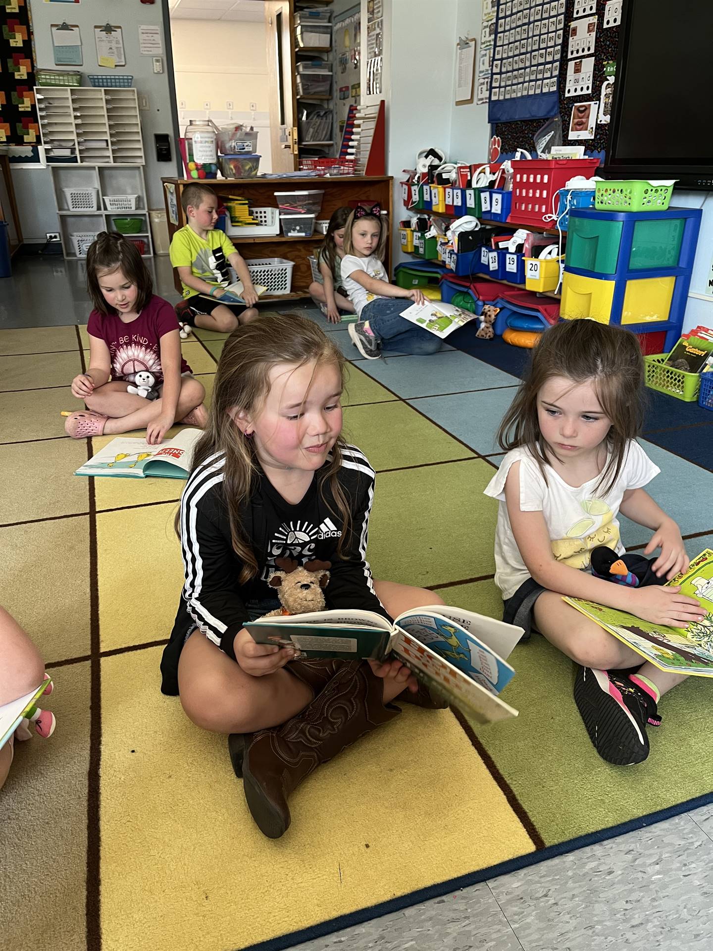 2 students reading together