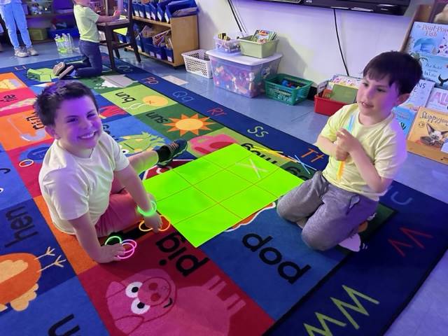 2 students sitting on floor