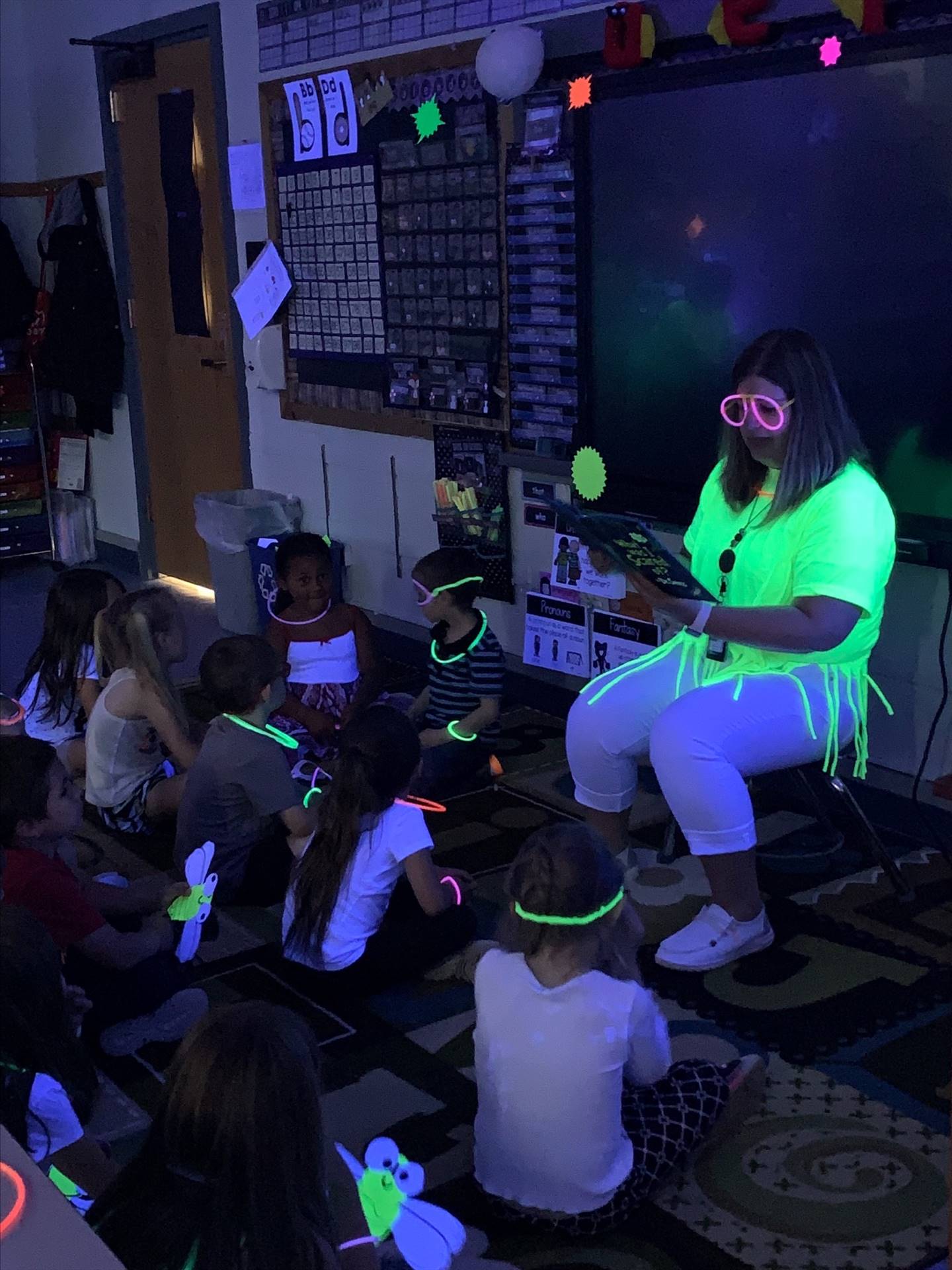 2 students with glow glasses and necklace