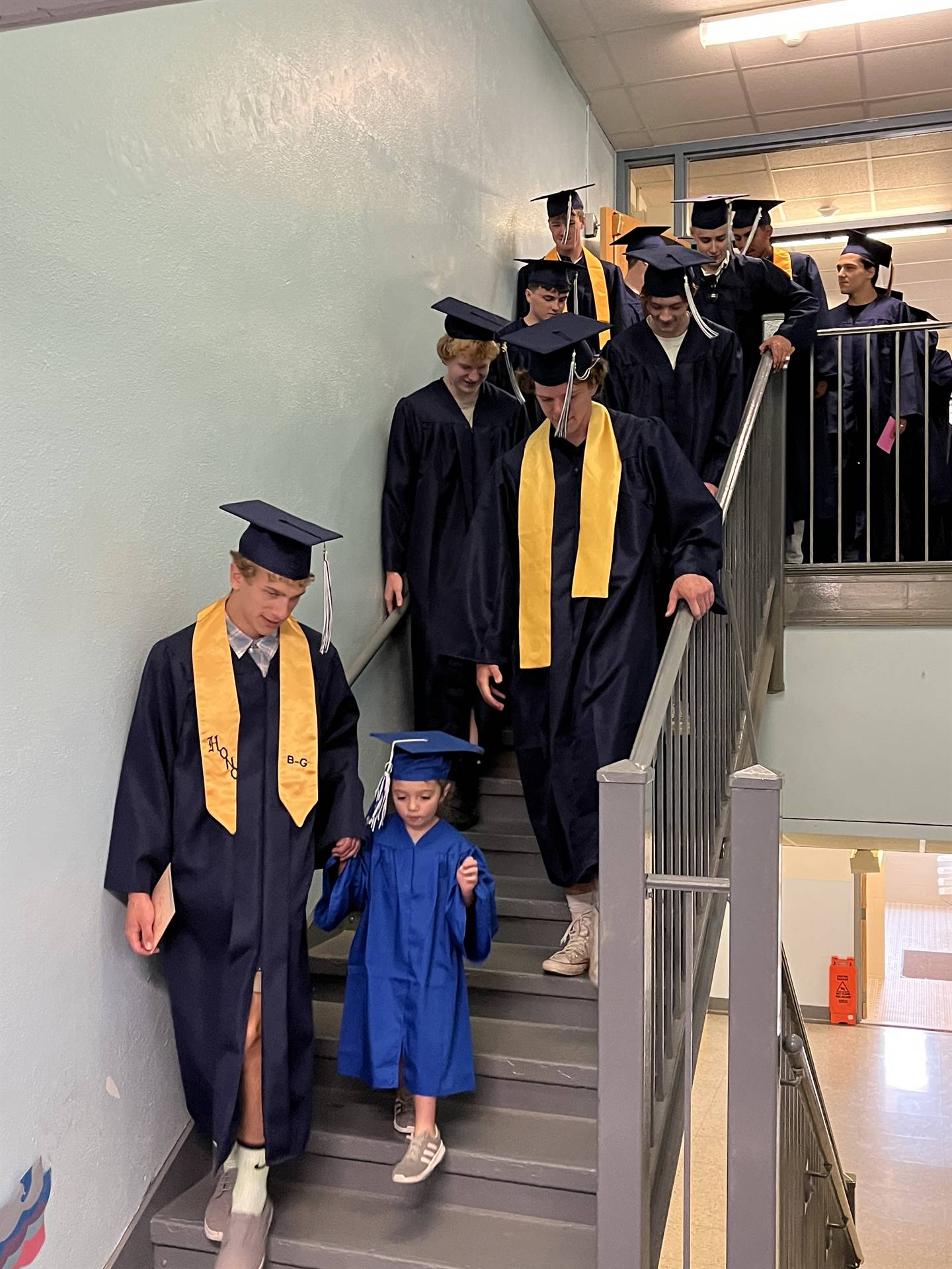 2023 Senior graduates in the hallway of their primary school