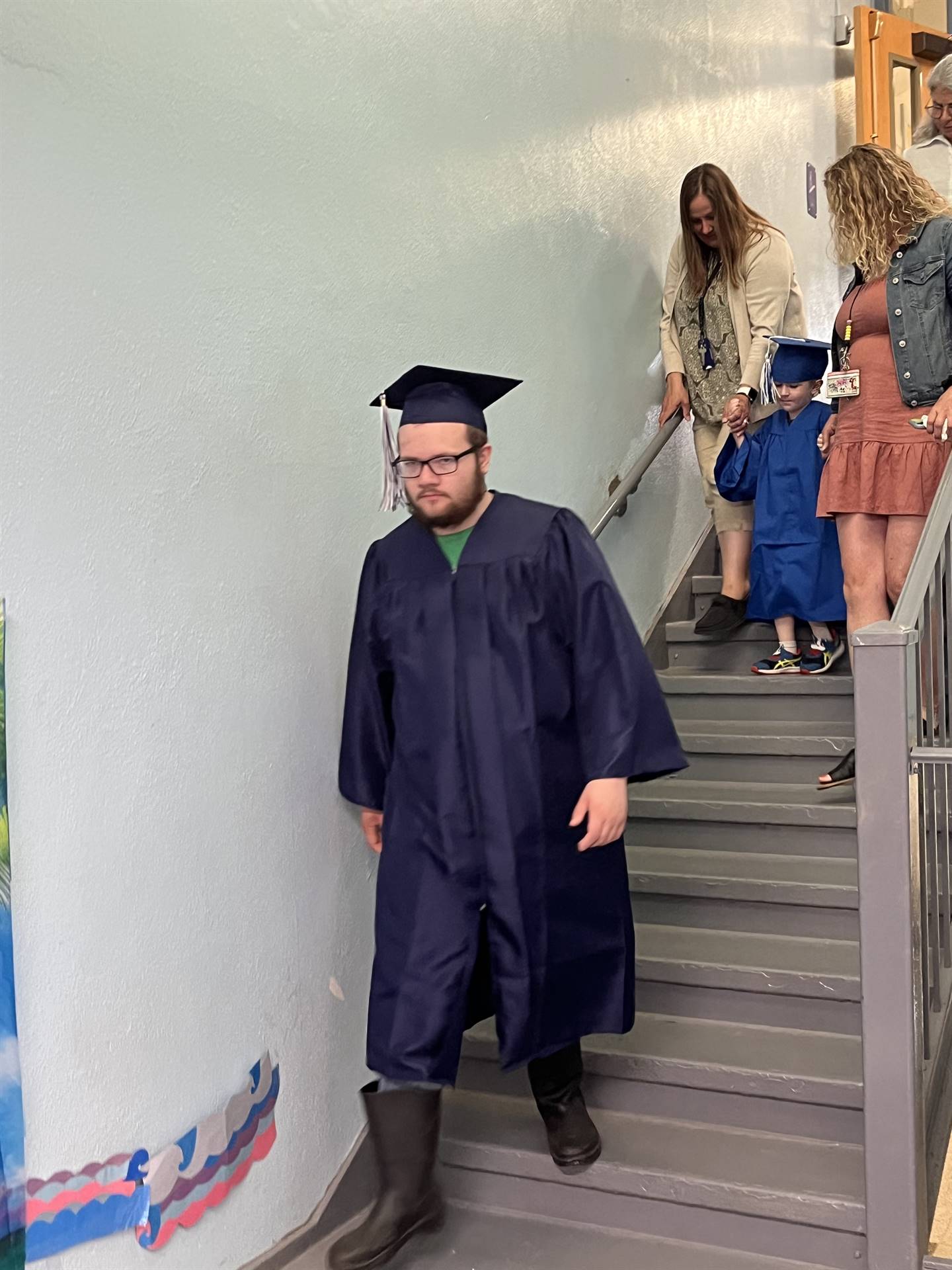 2023 Senior graduates in the hallway of their primary school