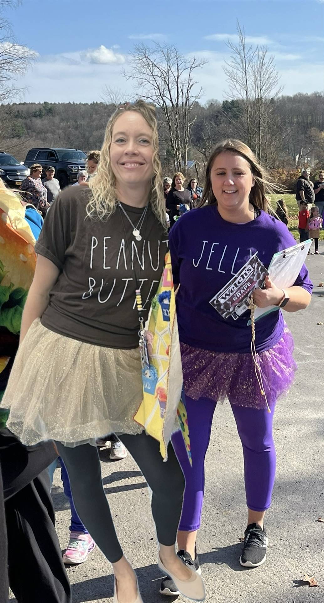 2 adults dressed as peanut butter and jelly