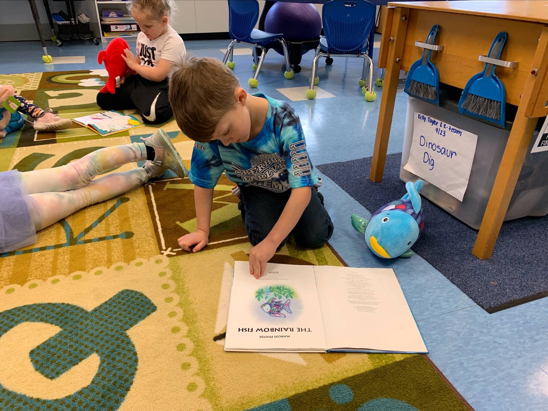 student reading to her stuffy.