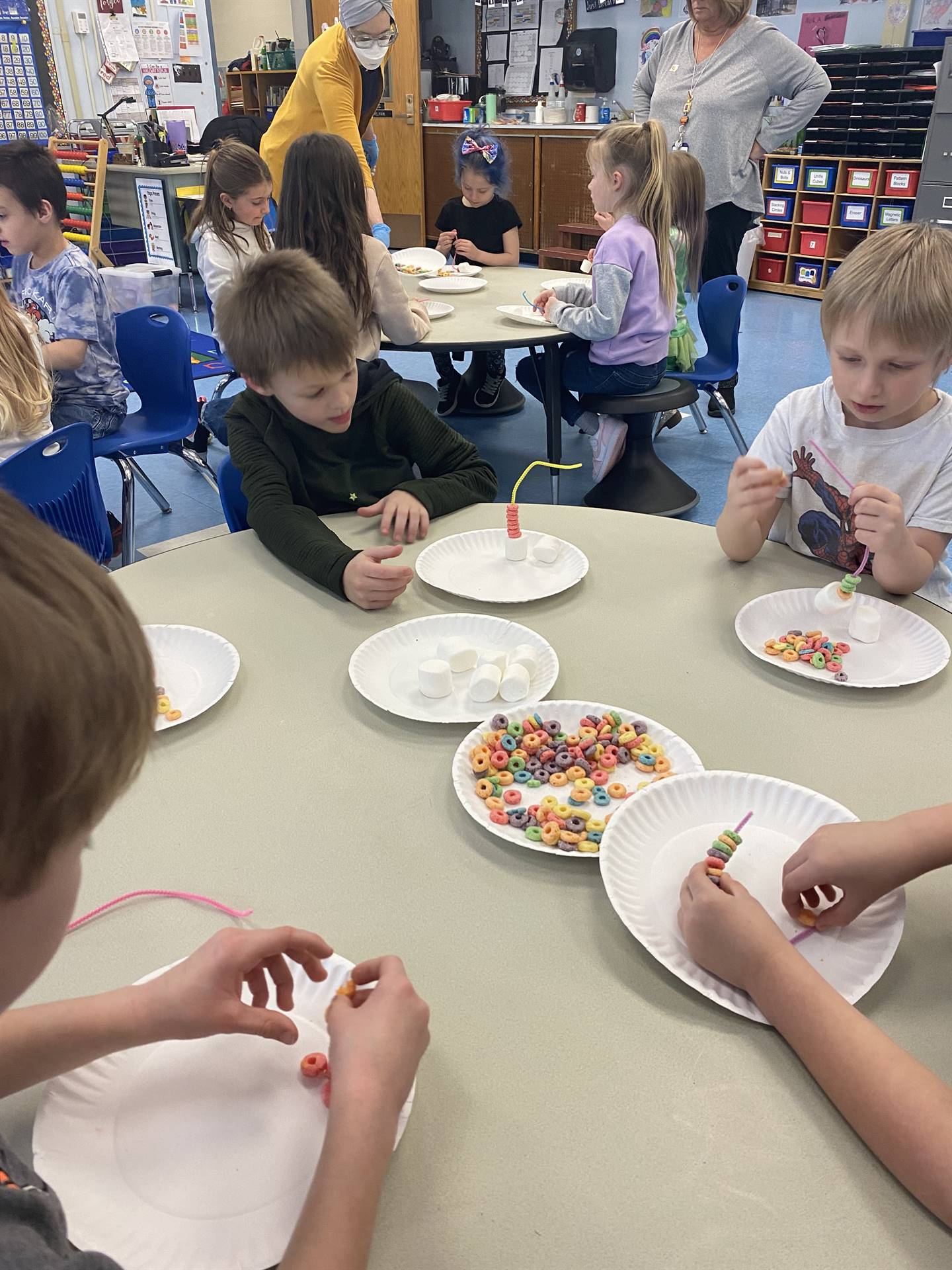 students use fruit loops to create a rainbow.