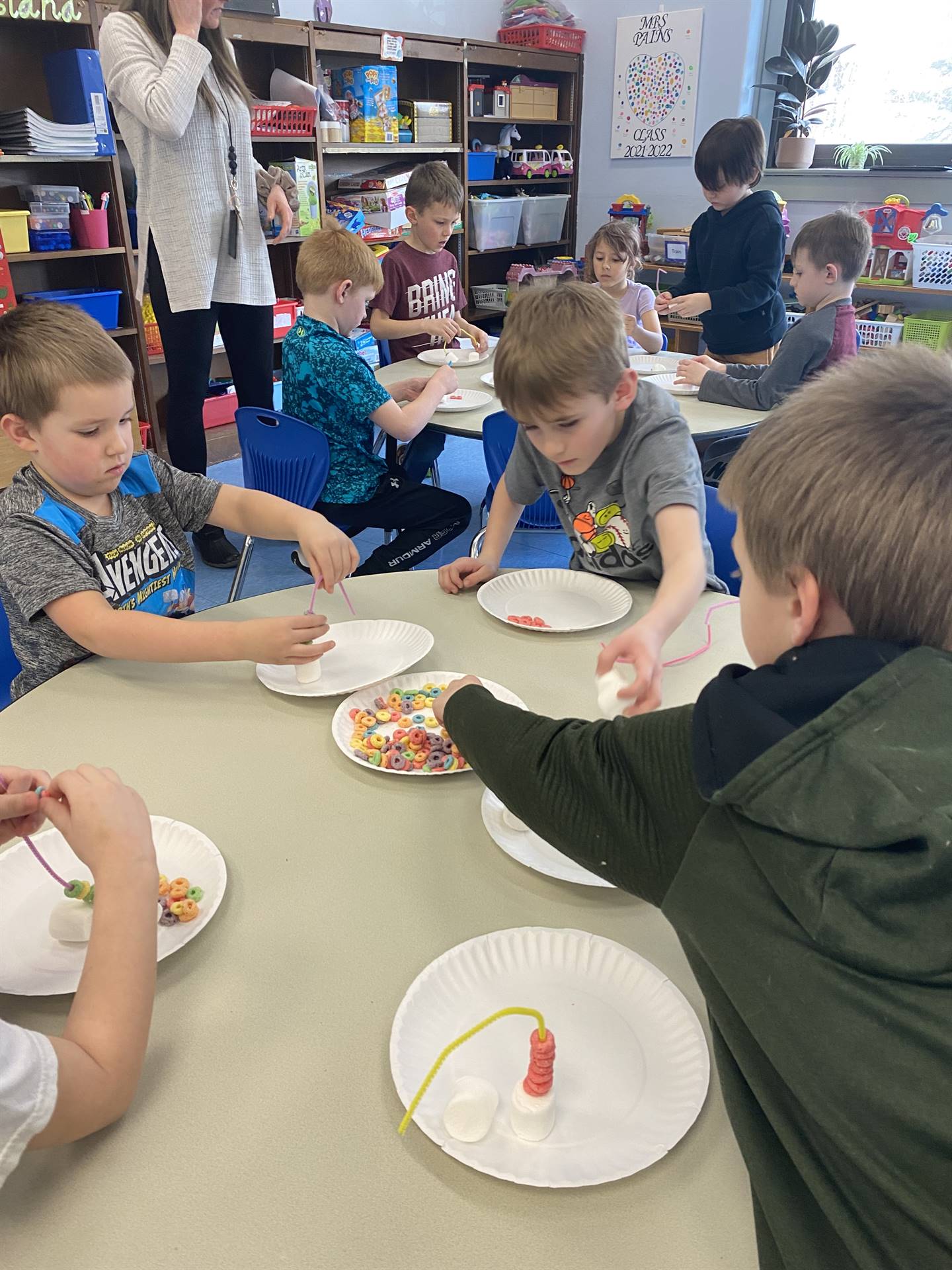 students use fruit loops to create a rainbow.