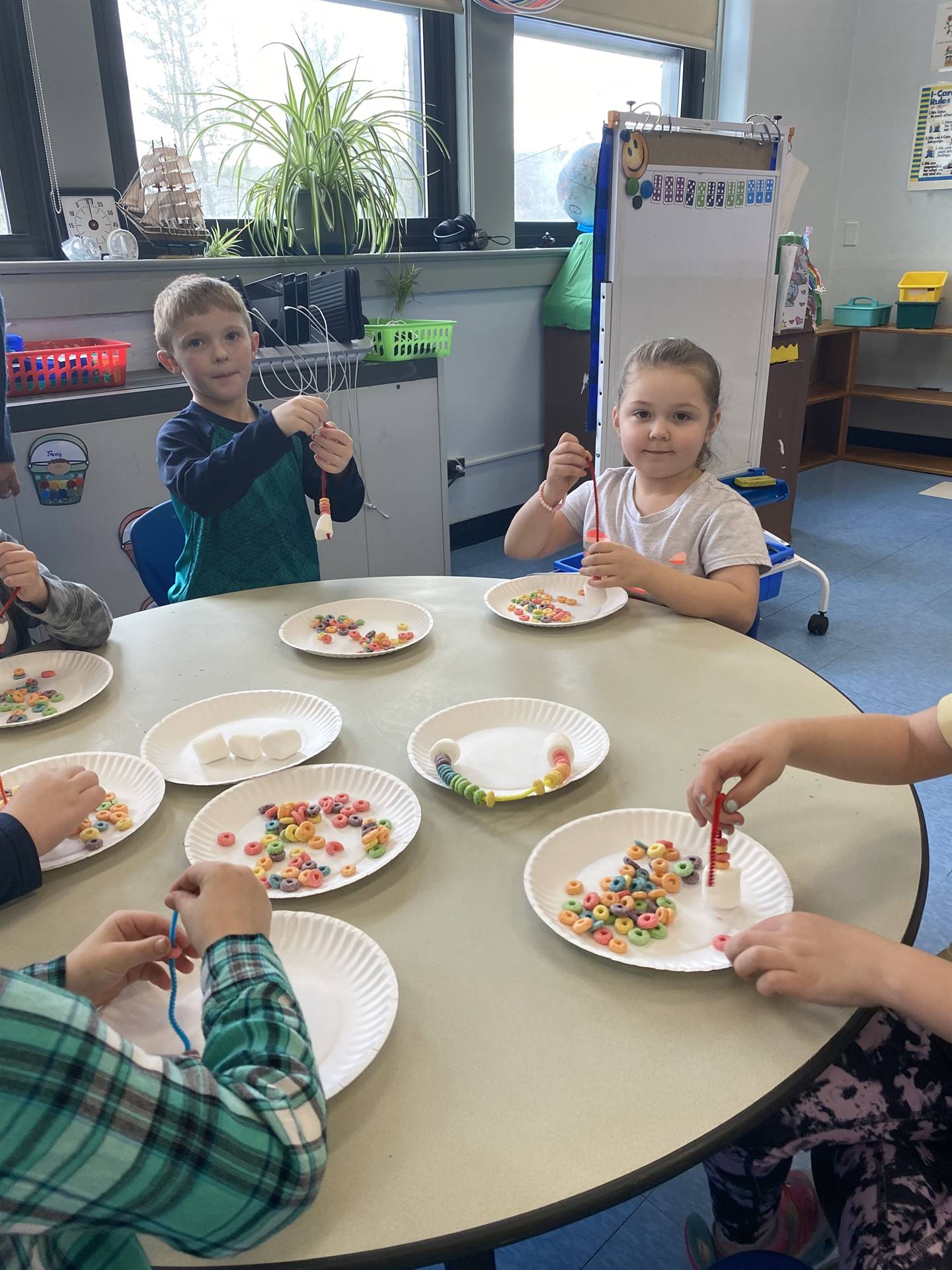 students use fruit loops to create a rainbow.