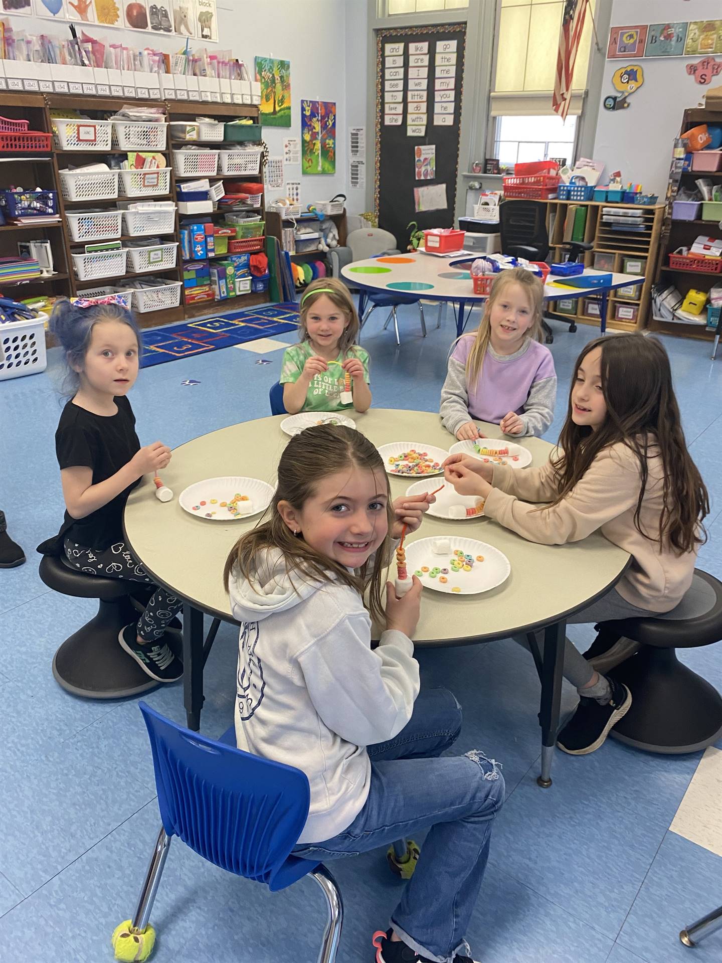 students use fruit loops to create a rainbow.