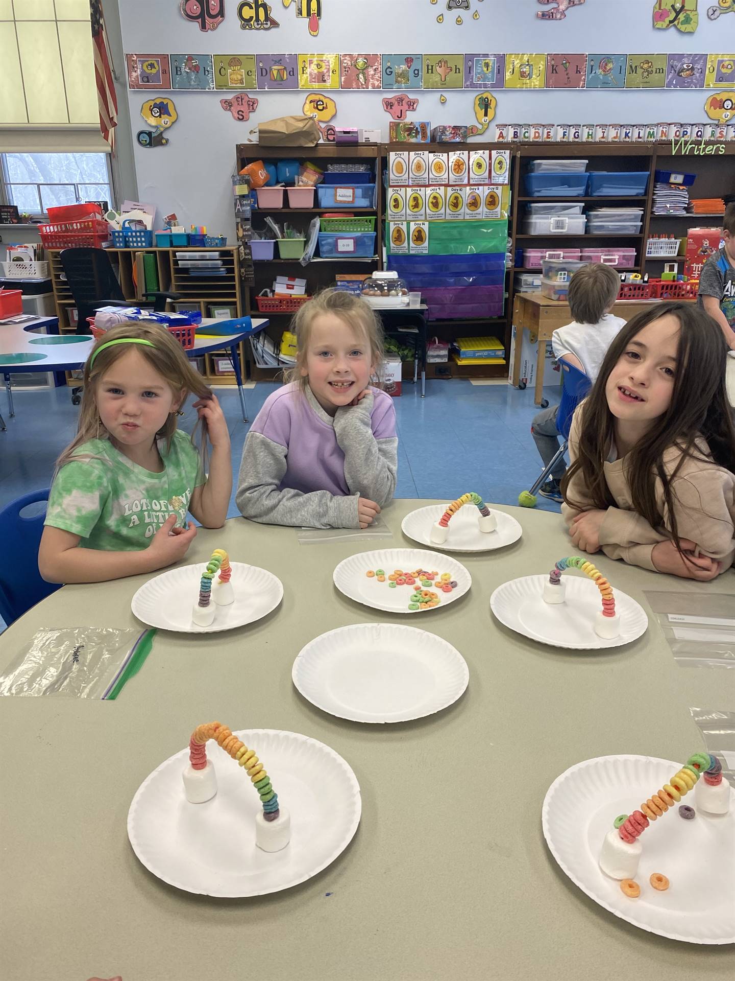 students use fruit loops to create a rainbow.