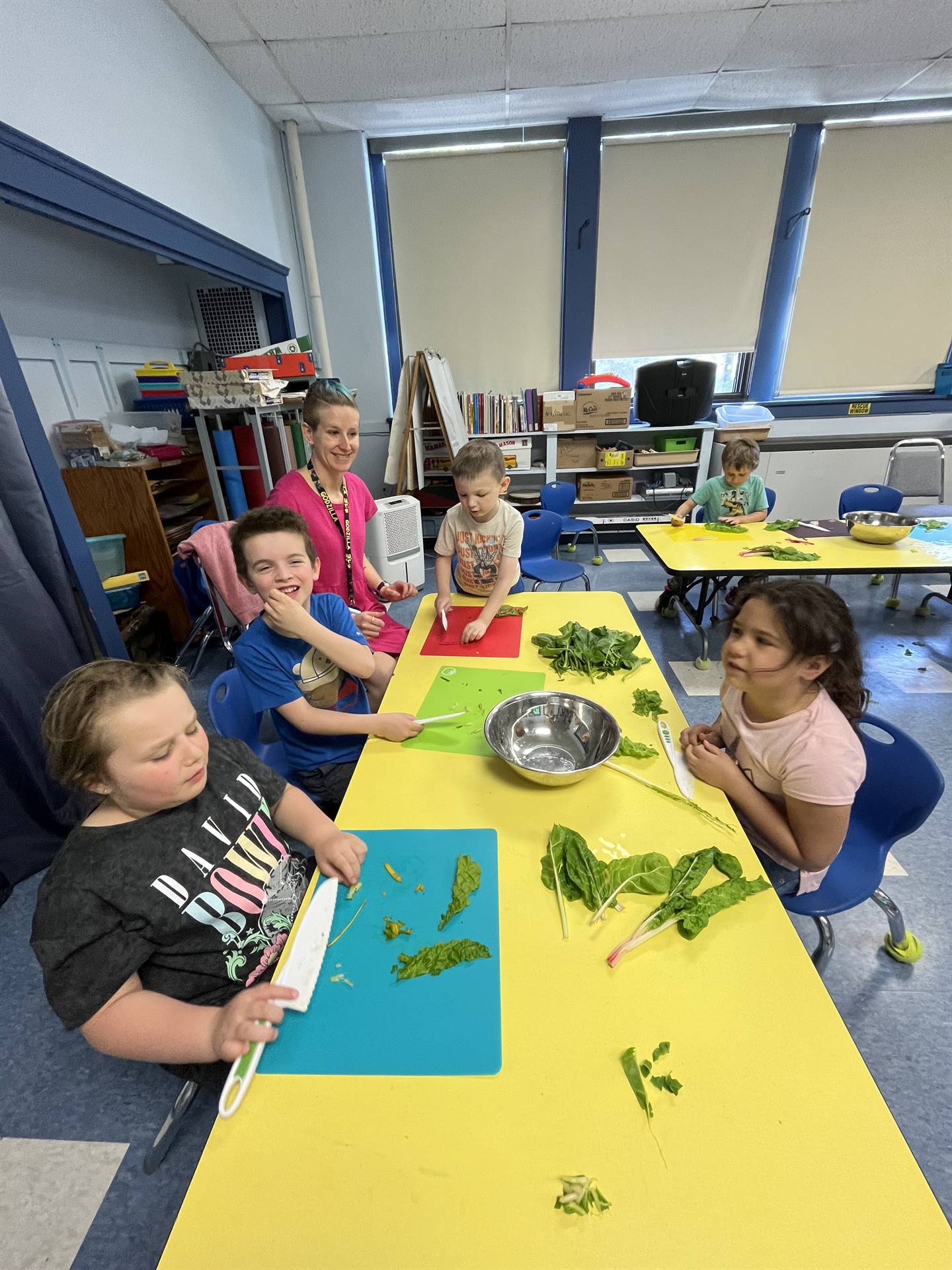 students cutting up greens to be cooked.