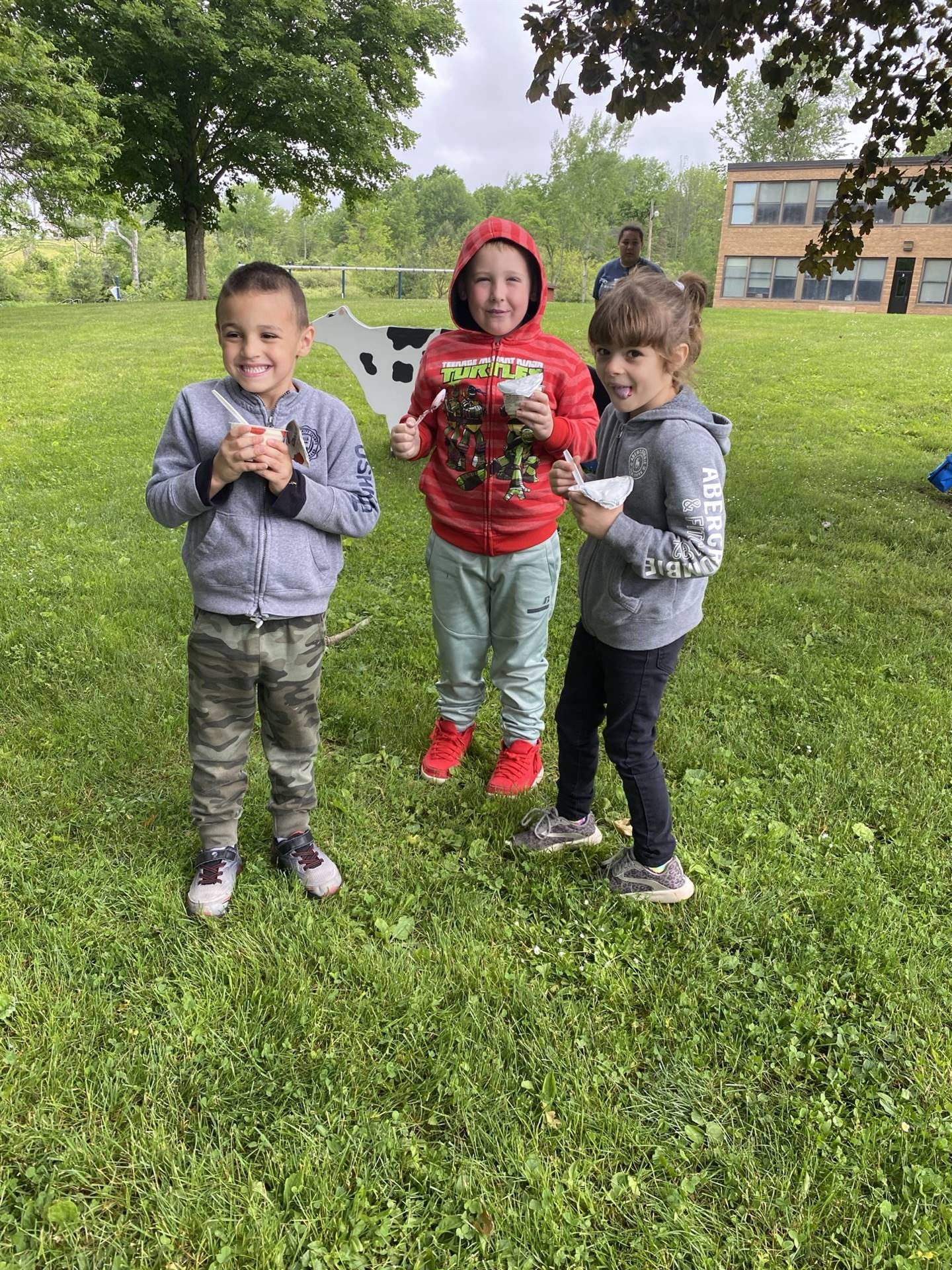 students holding up their cow crafts