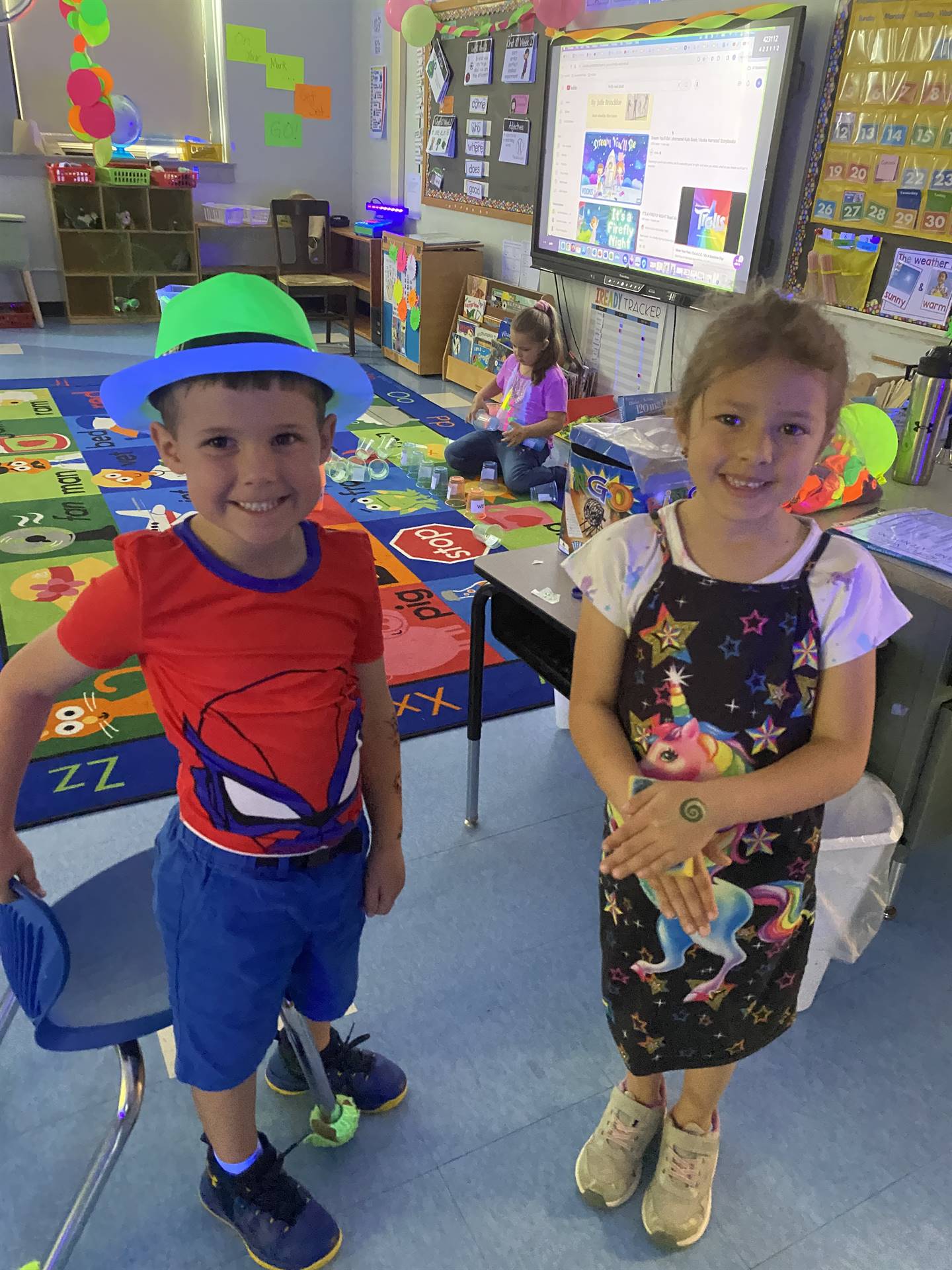 2 students at glow day
