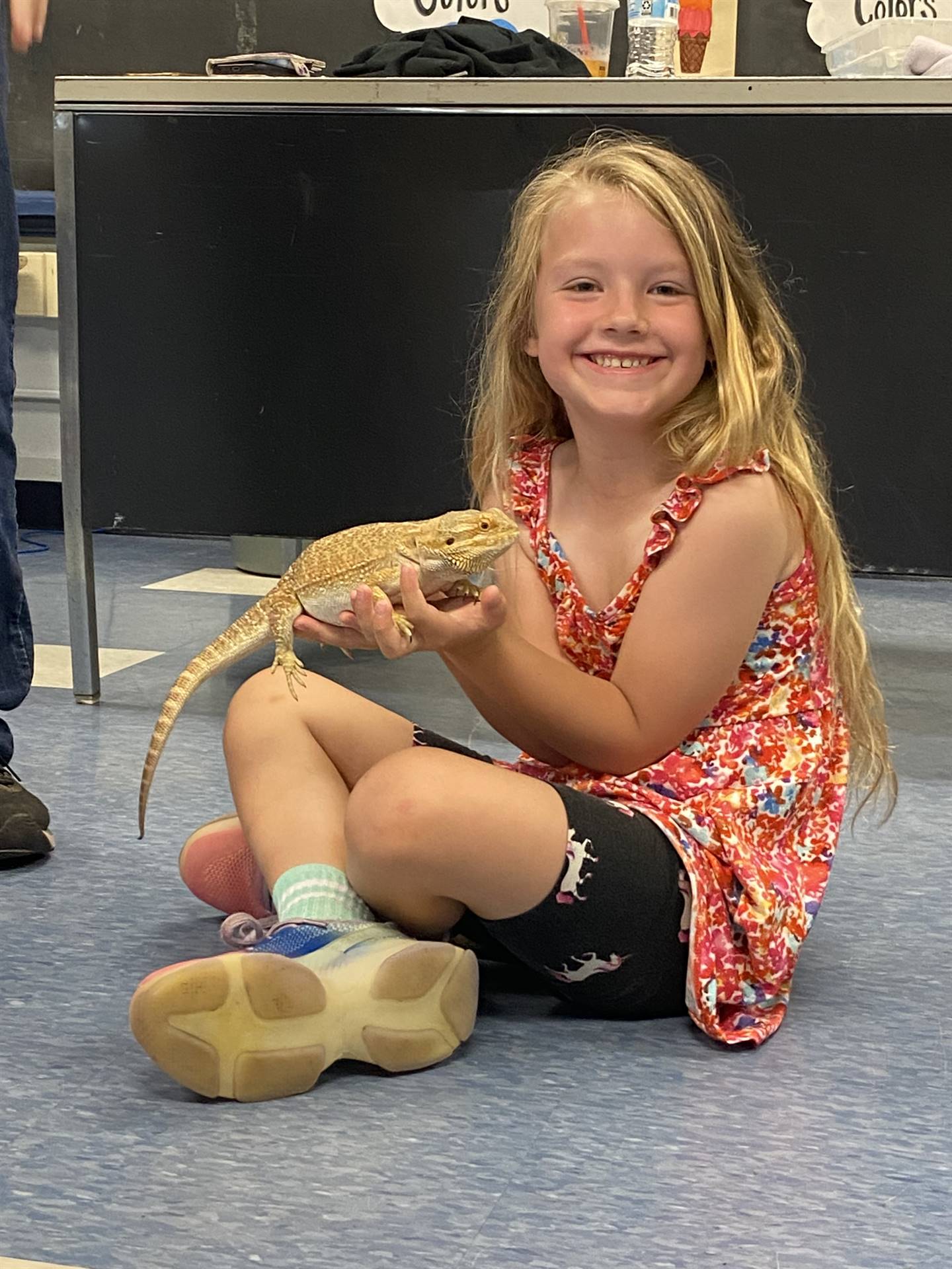 a student holds a lizard